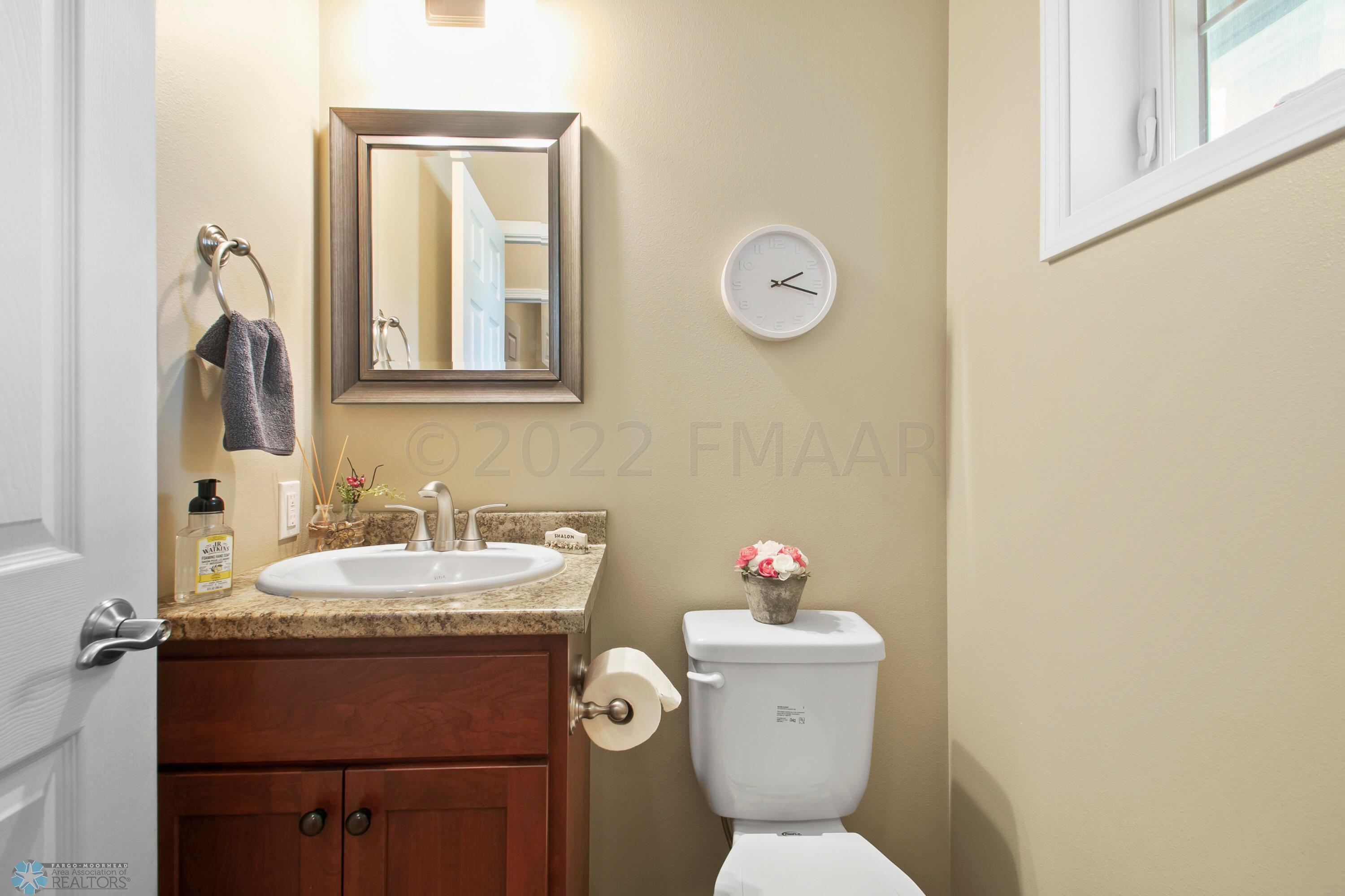 Hommati.com-6105_27th_St_S_ND-07-26-2022