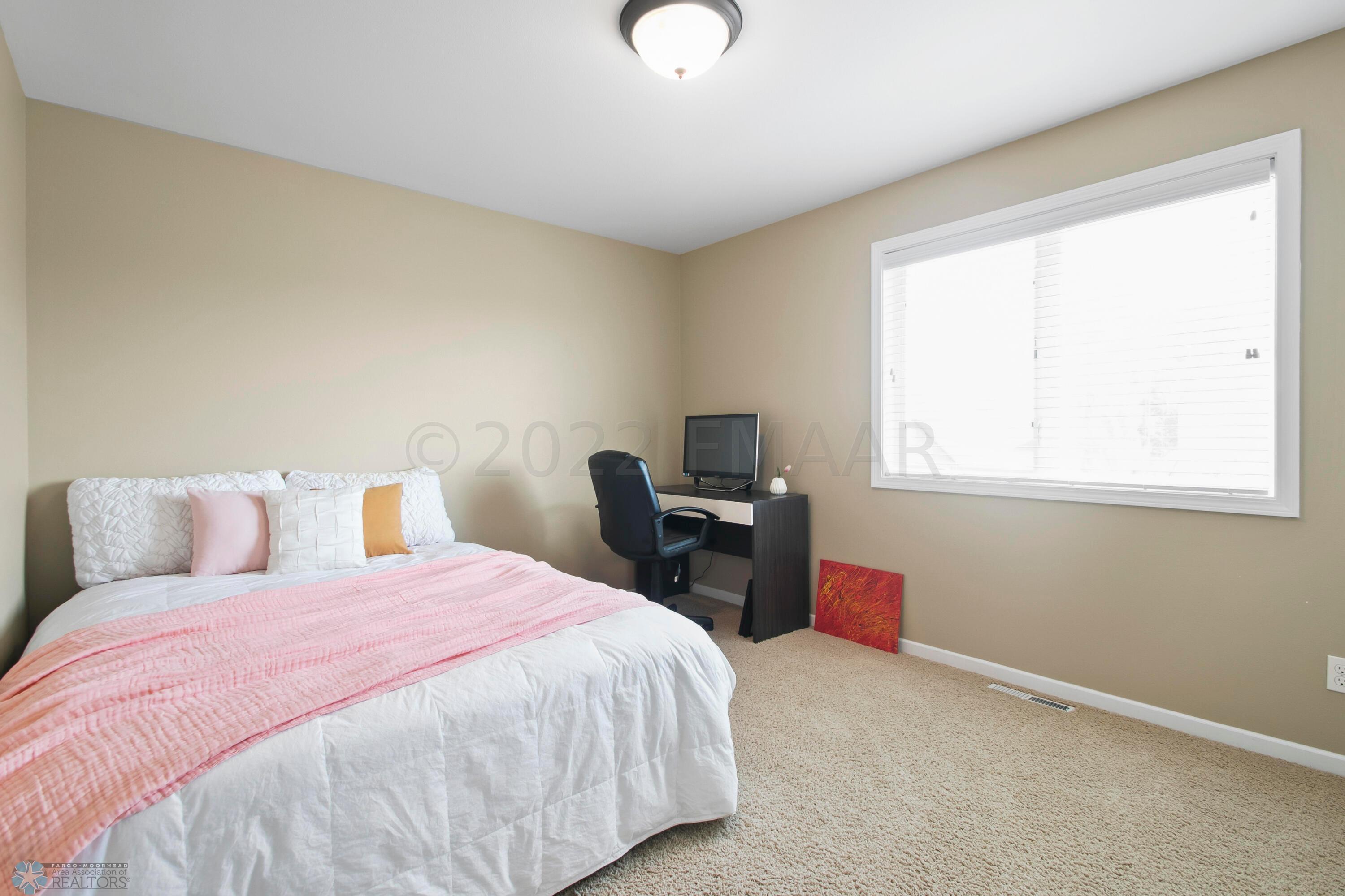 Hommati.com-6105_27th_St_S_ND-07-26-2022