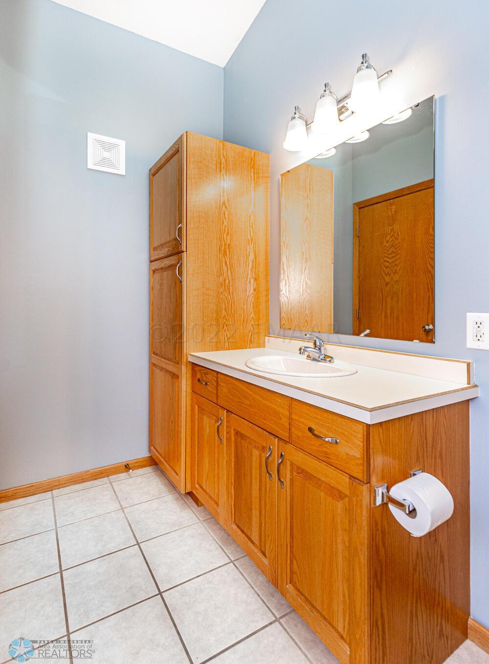 Hollywod Bathroom