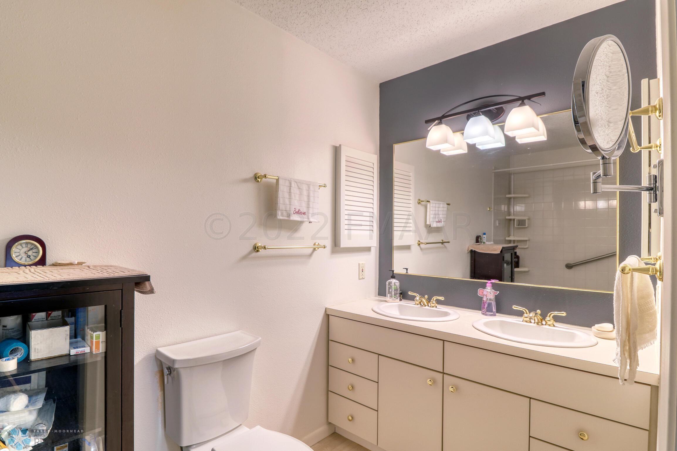 Master Bathroom1_1