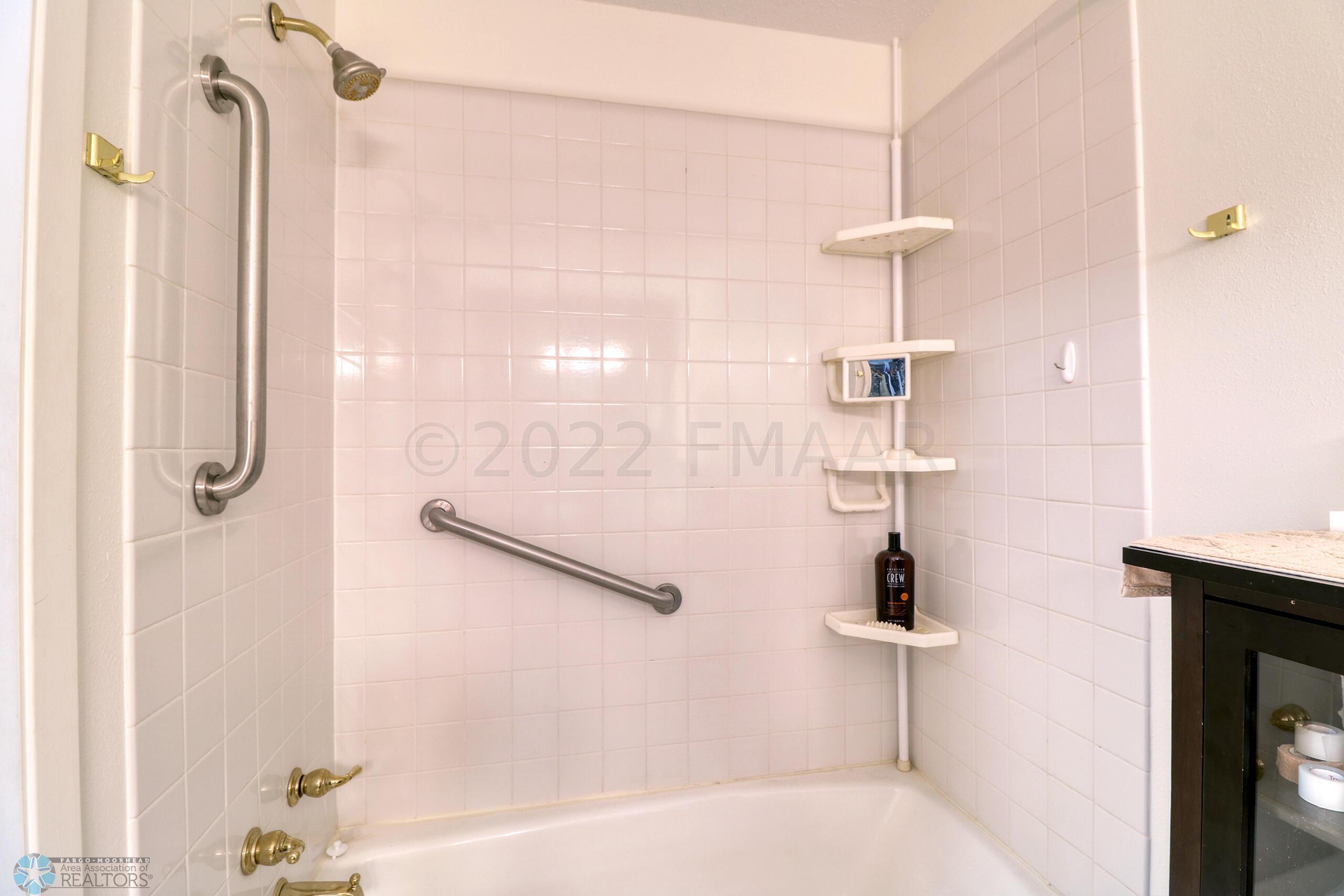 Master Bathroom1_2