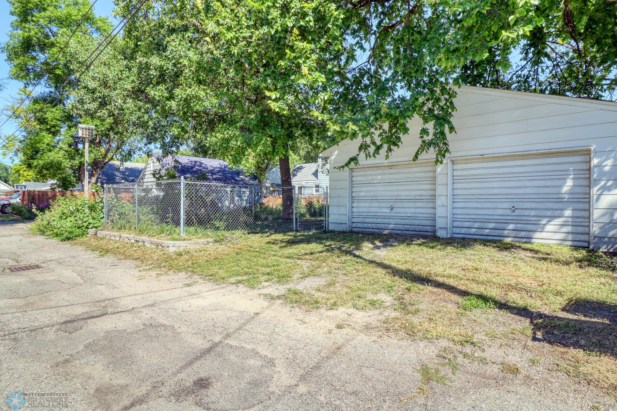 Backyard1_5