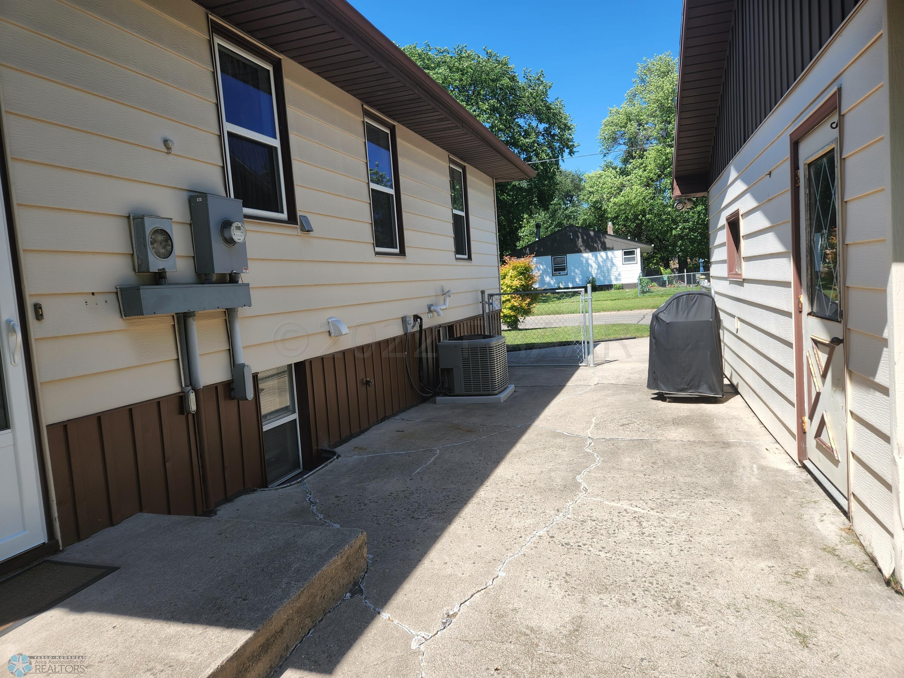 Area between House and Garage