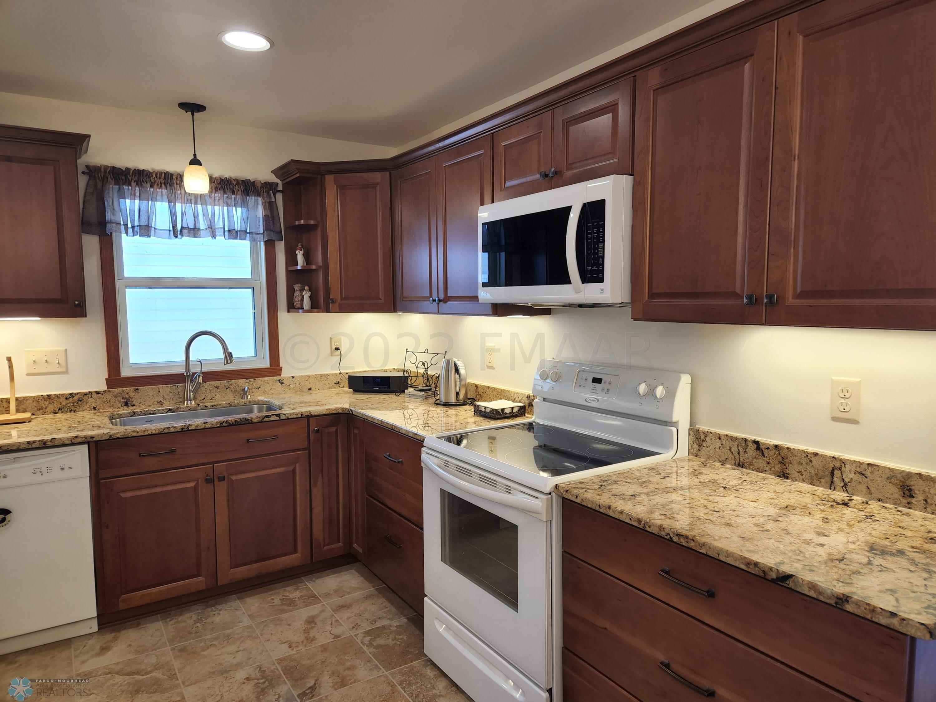 Cherrywood Cabinets Undercabinet Lightin