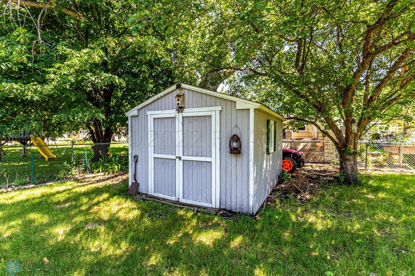 (7) Shed