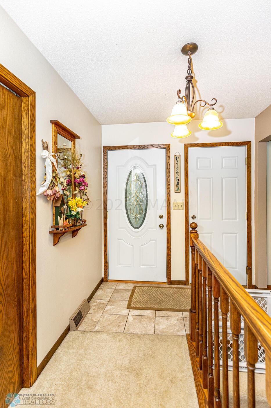 (8) Front Foyer