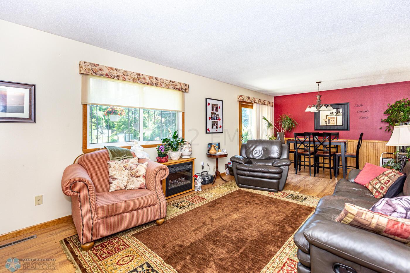 (9) Living:Dining Room