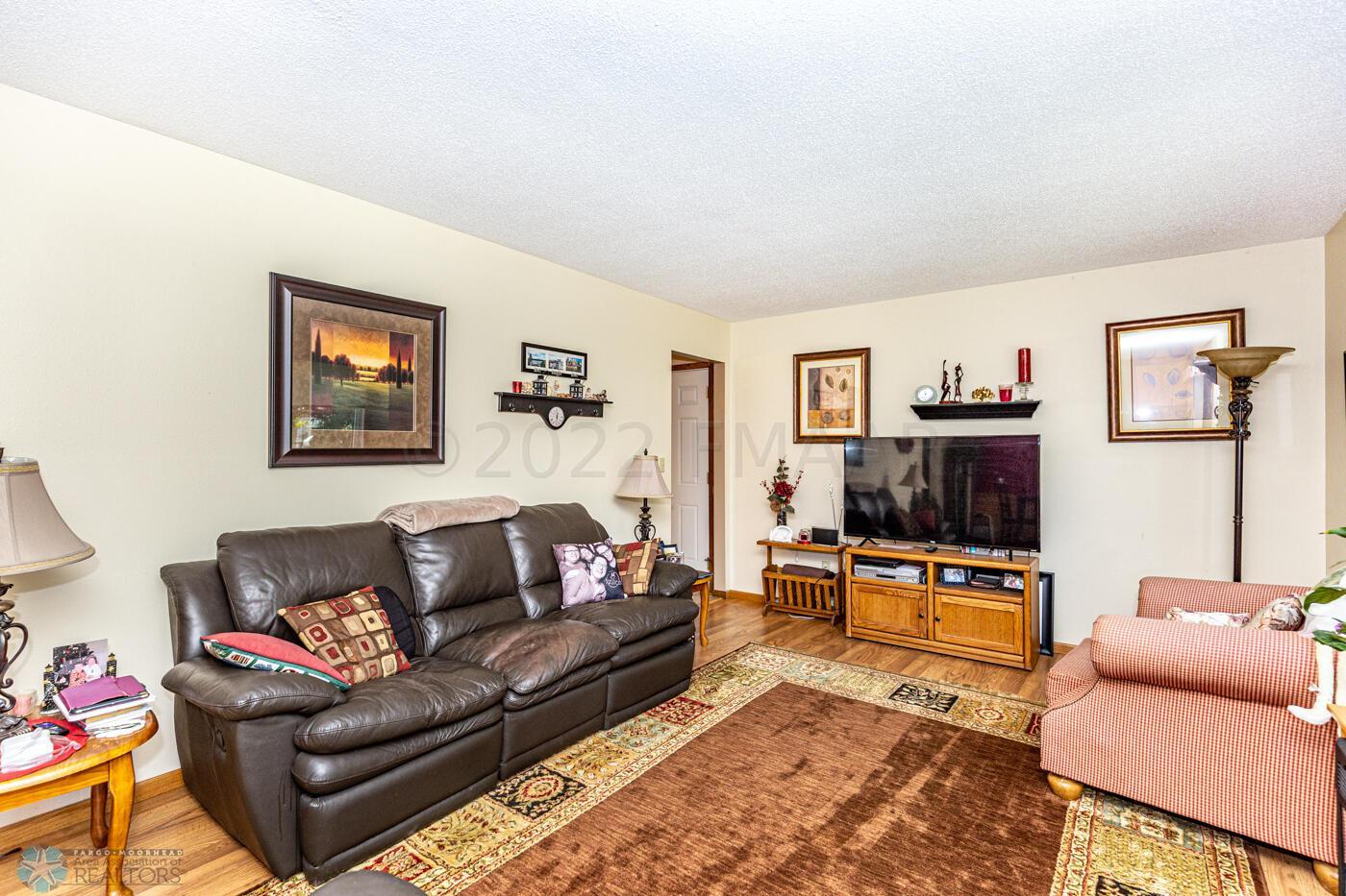 (10) Living Room