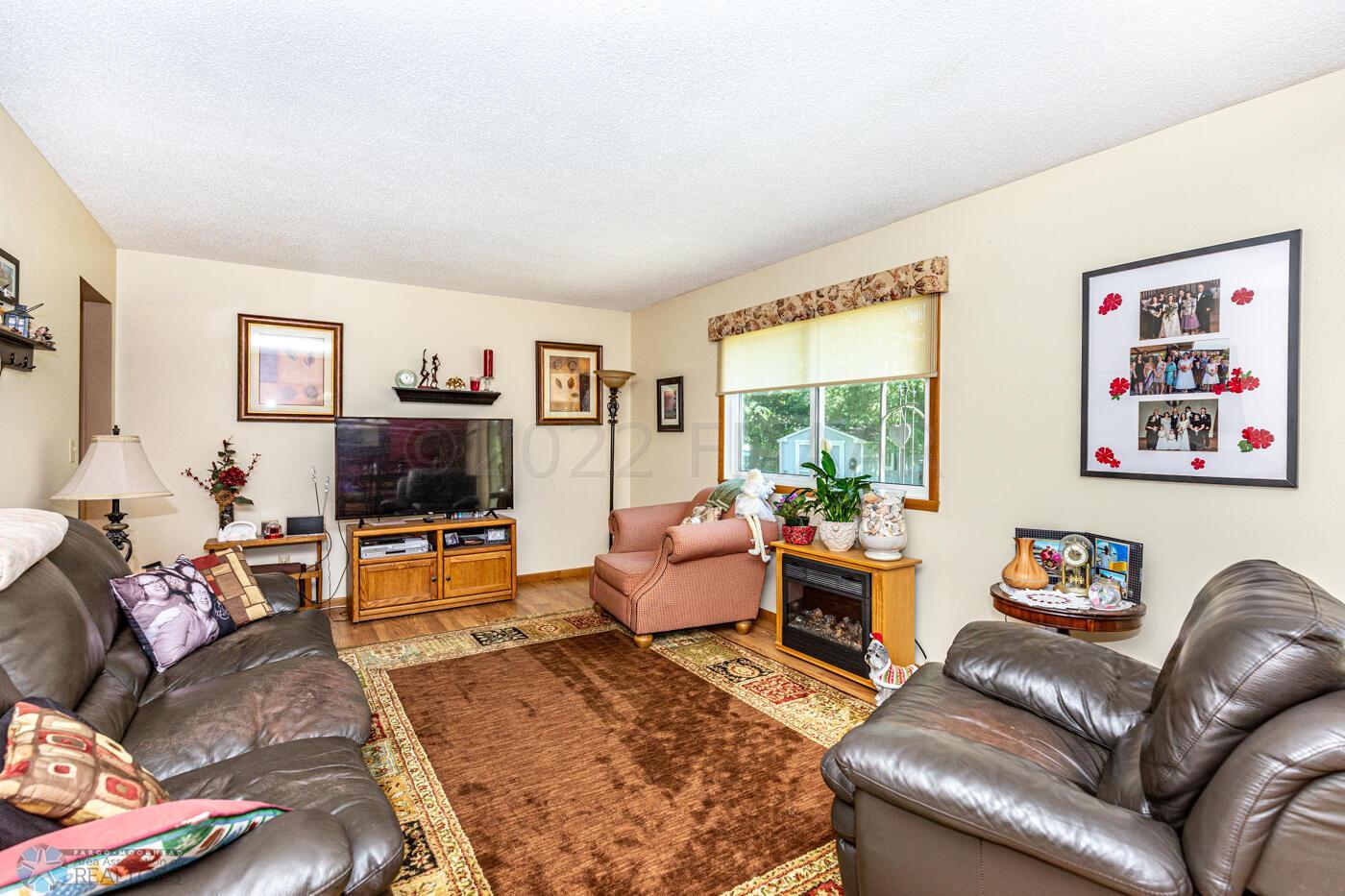 (11) Living Room