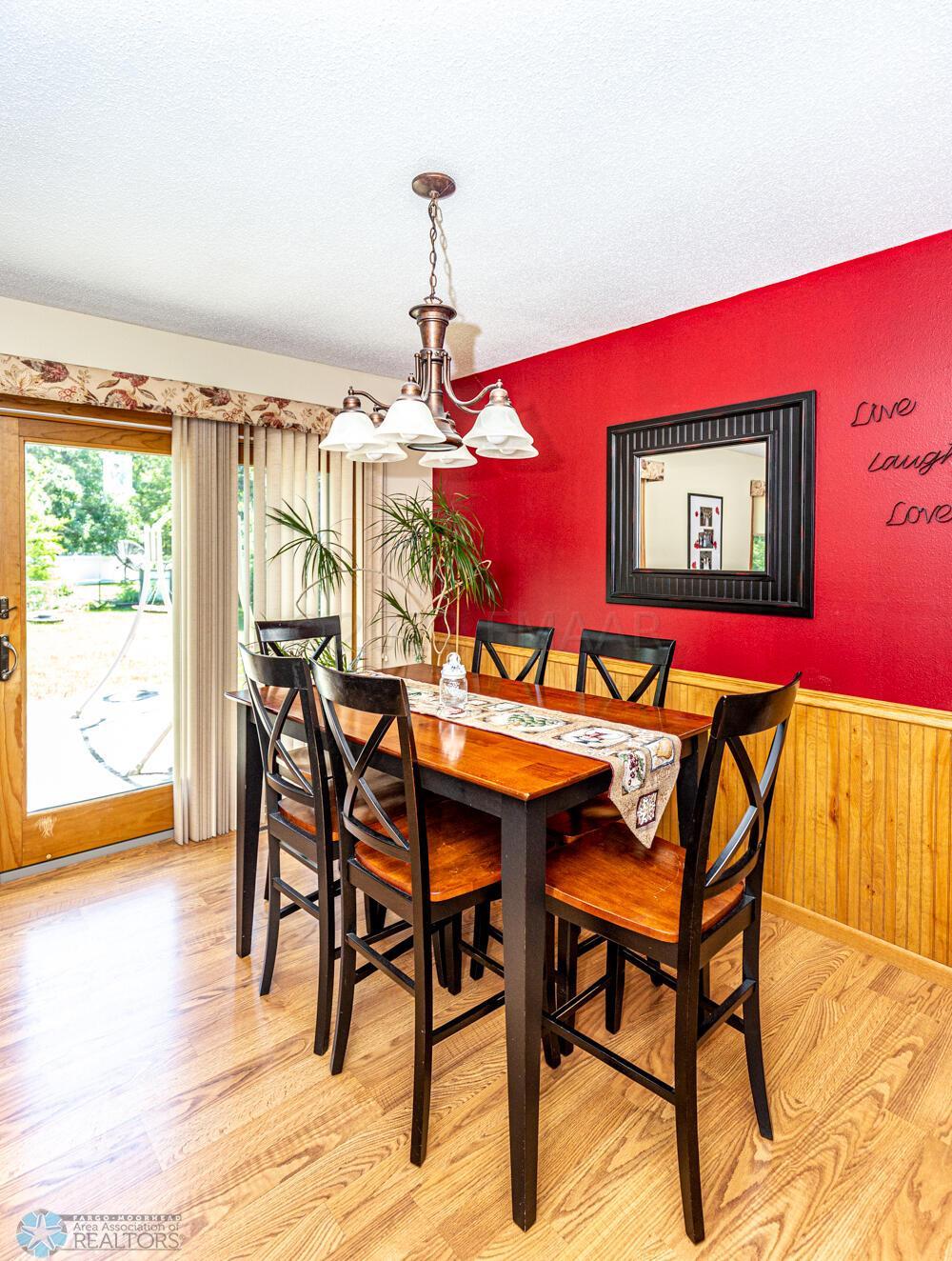 (12) Dining Room