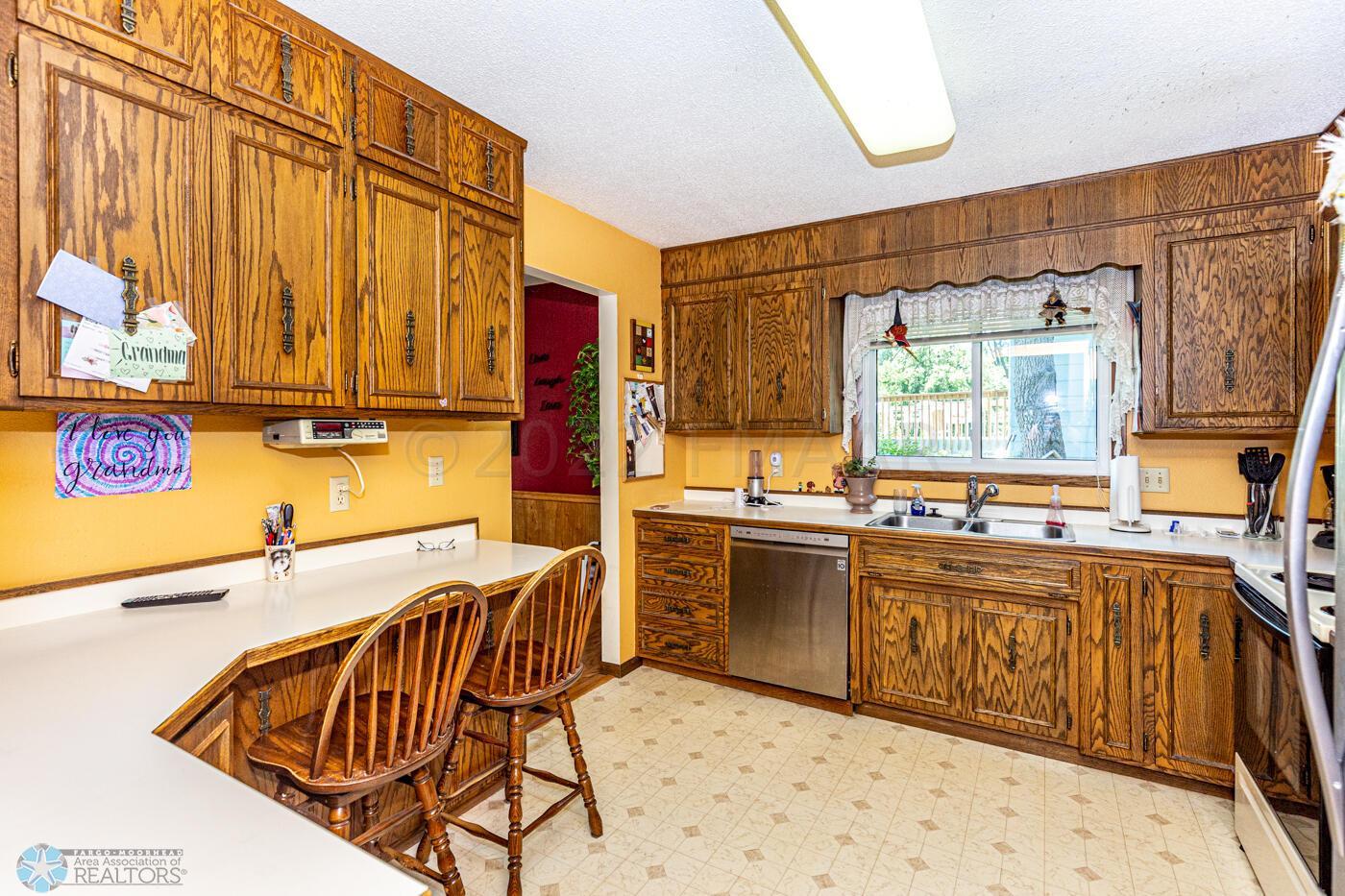 (13) Kitchen