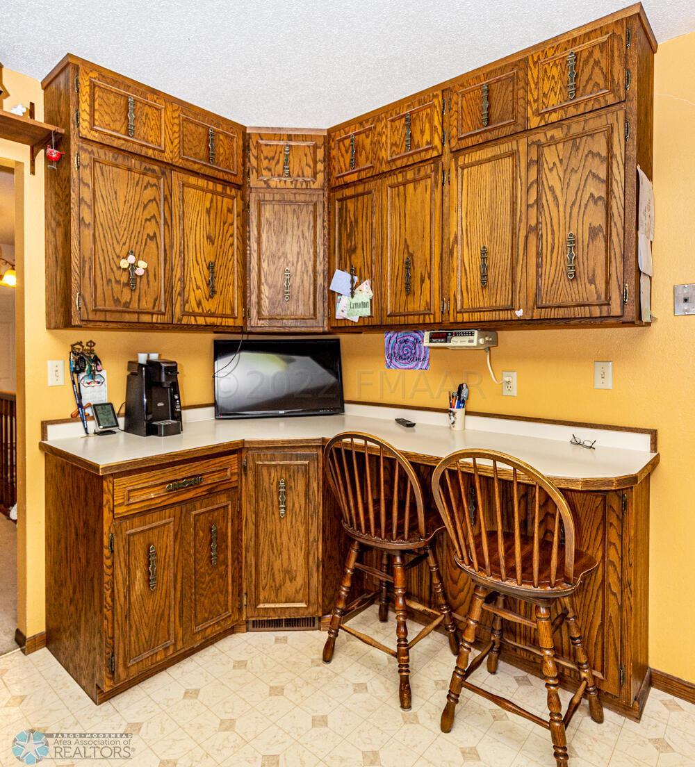 (16) Kitchen
