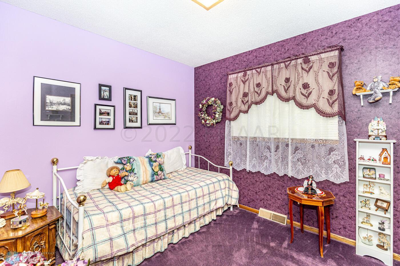 (19) Bed 2
