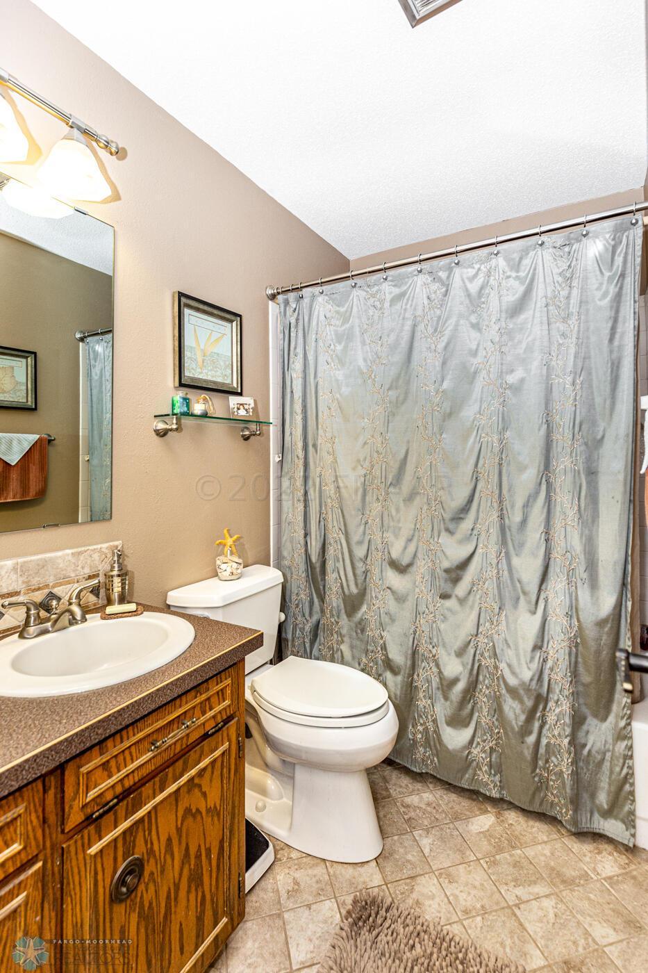 (24) Full Bath