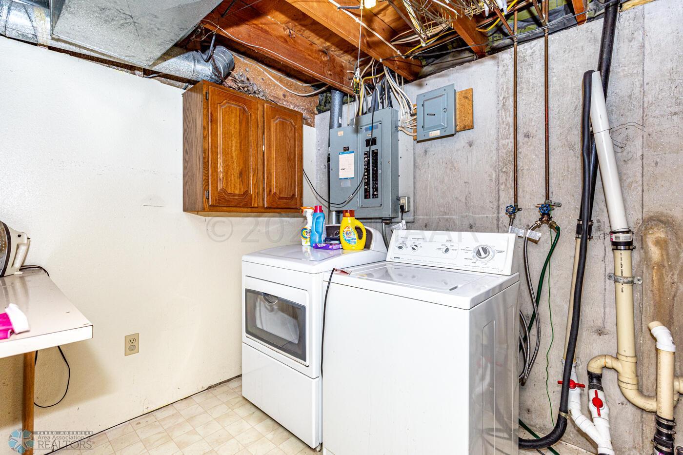 (32) Laundry Room