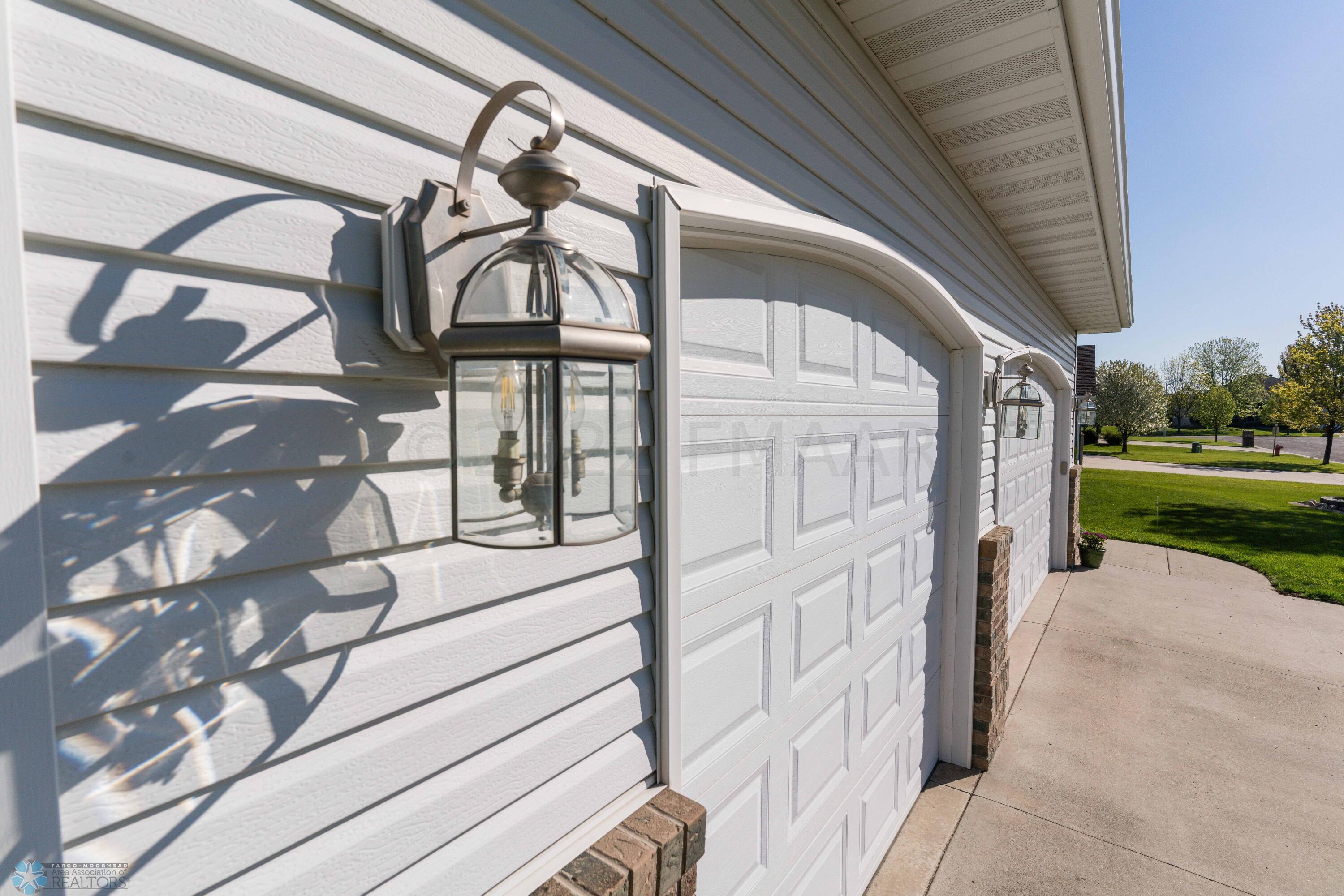 3140 9th Ave S_6.Garage Lighting