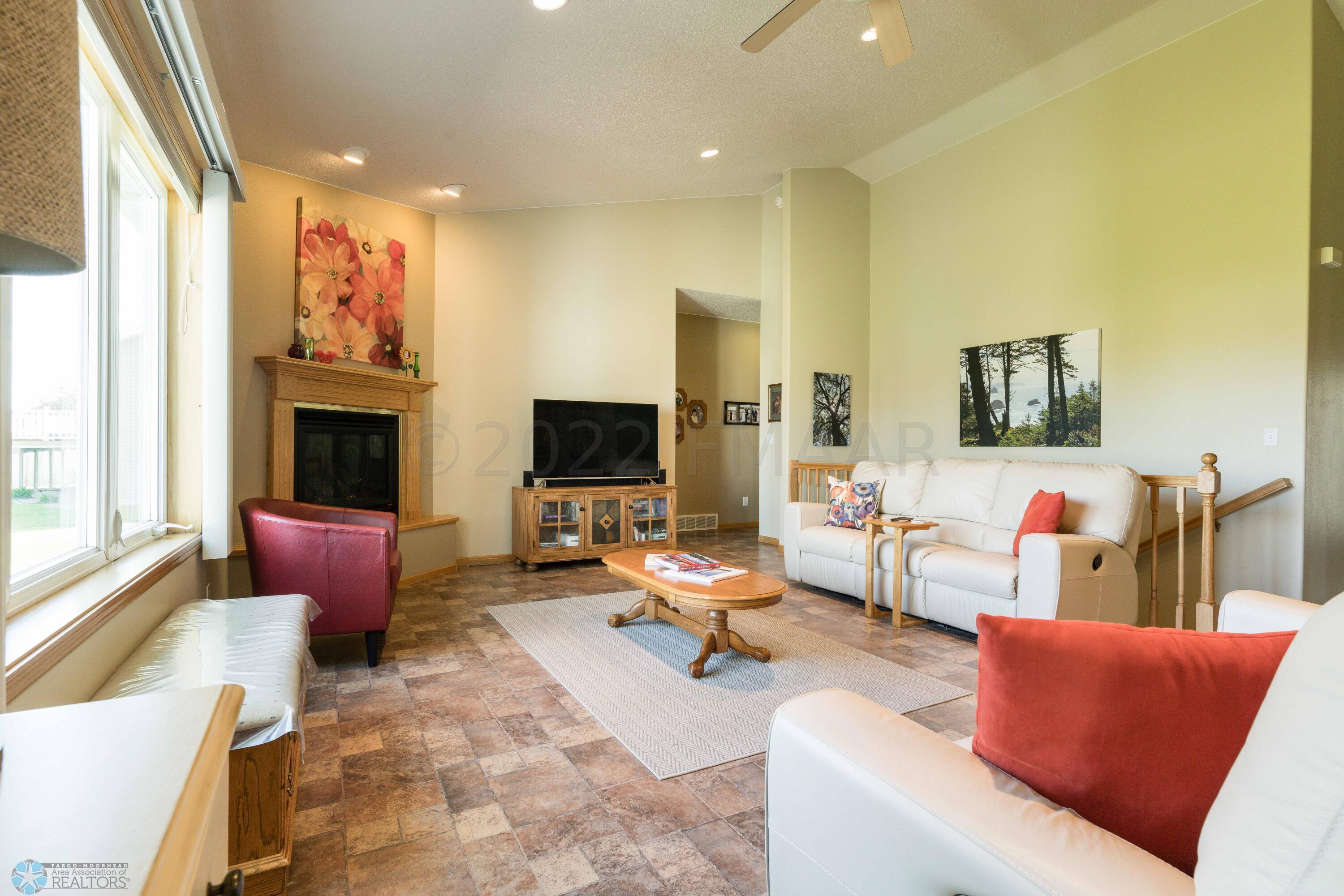 3140 9th Ave S_10.Living Room