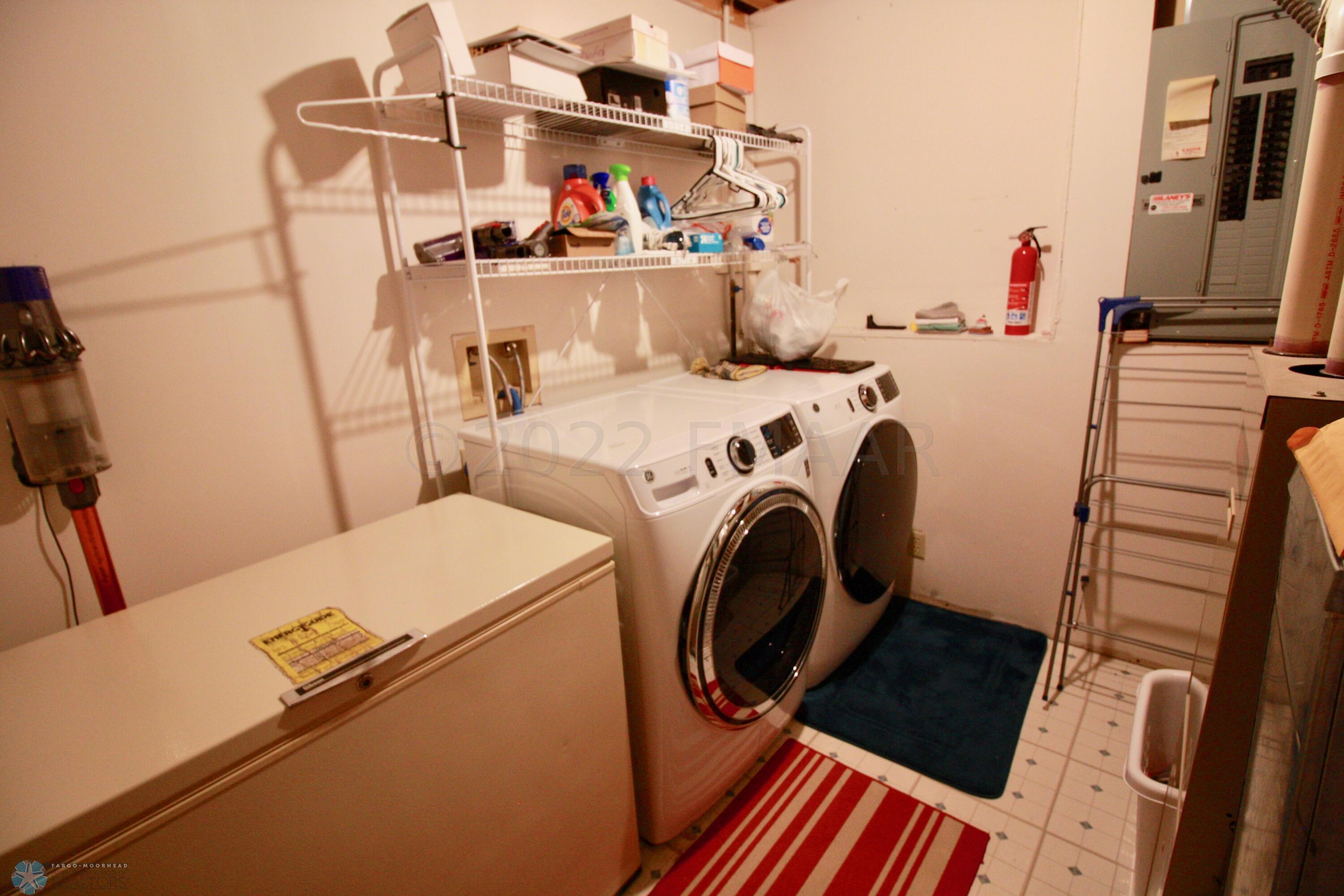Lower laundry/utility room