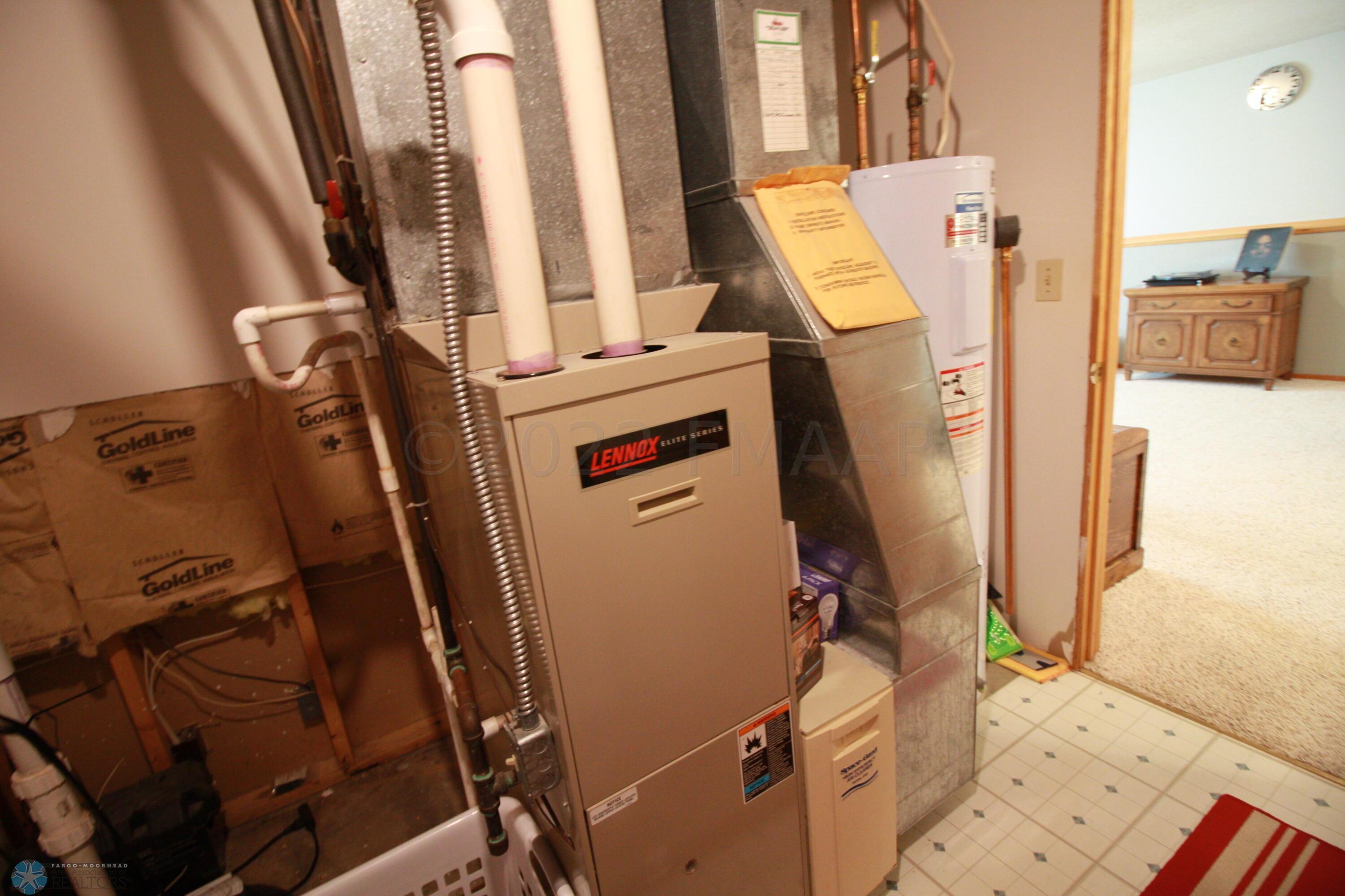 Gas forced air furnace