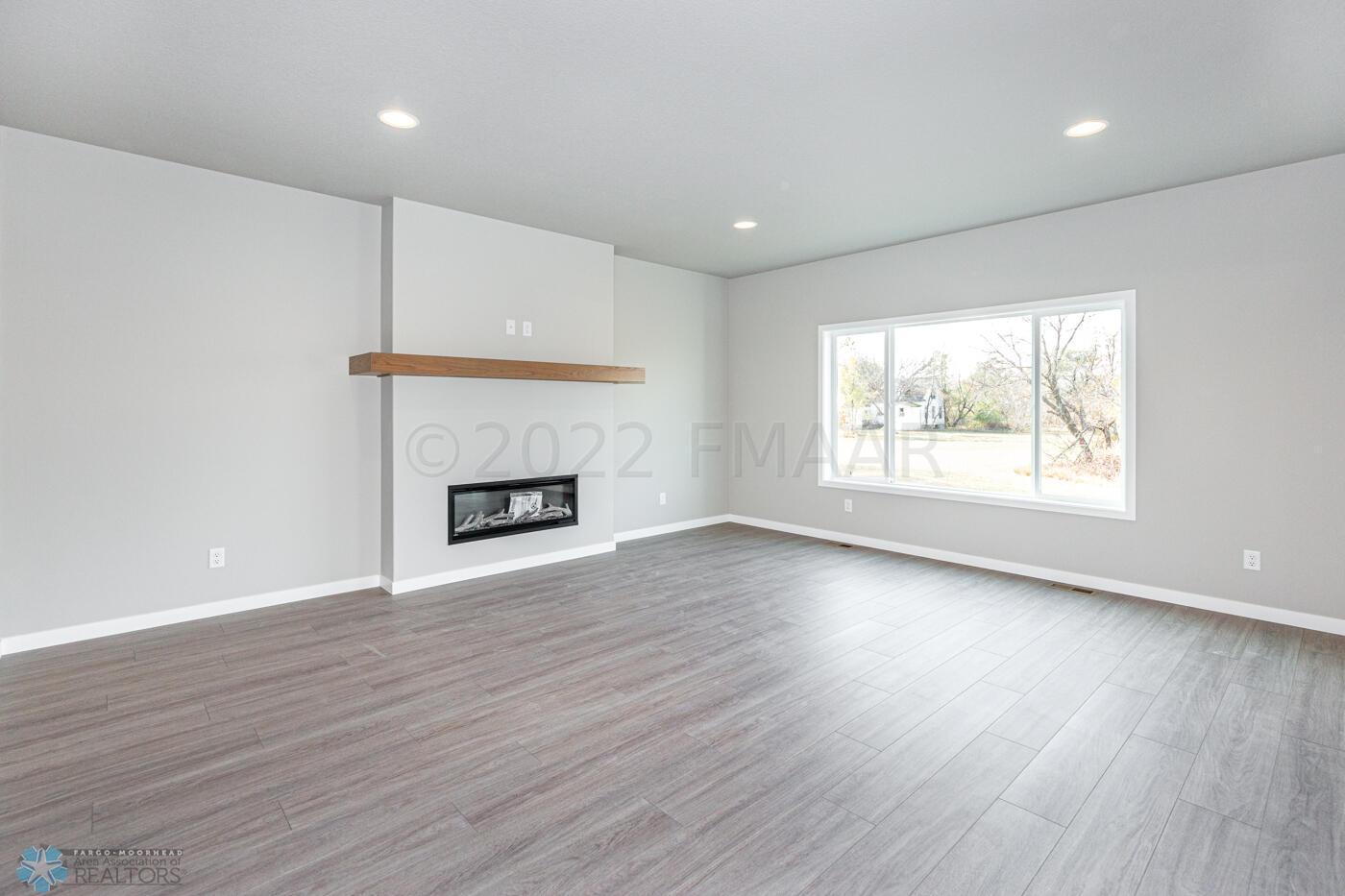 Living Room w. Fireplace