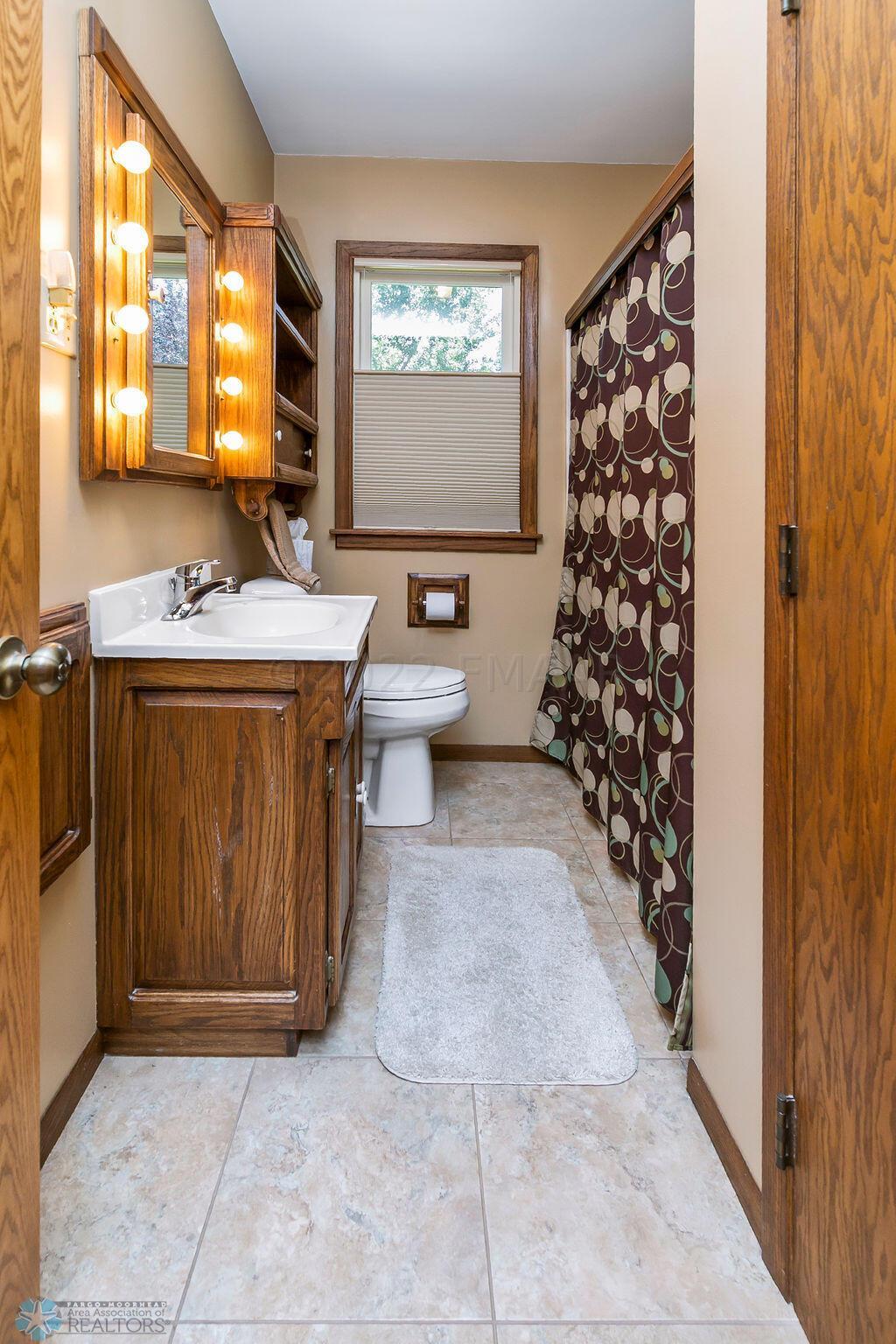Main level bath