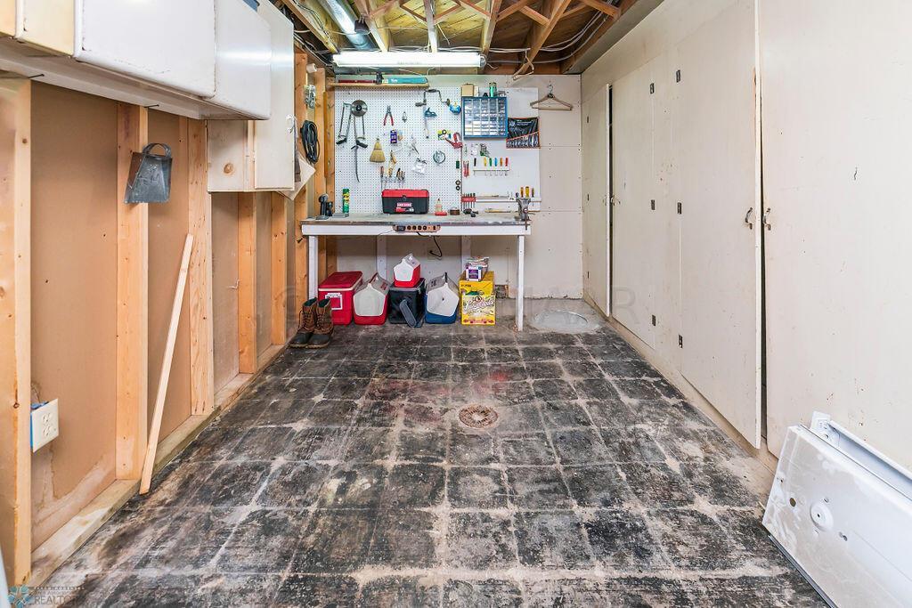 Storage/workshop room