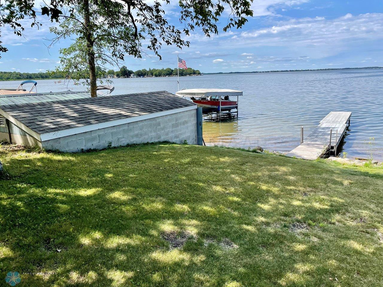 12-Lakeside yard