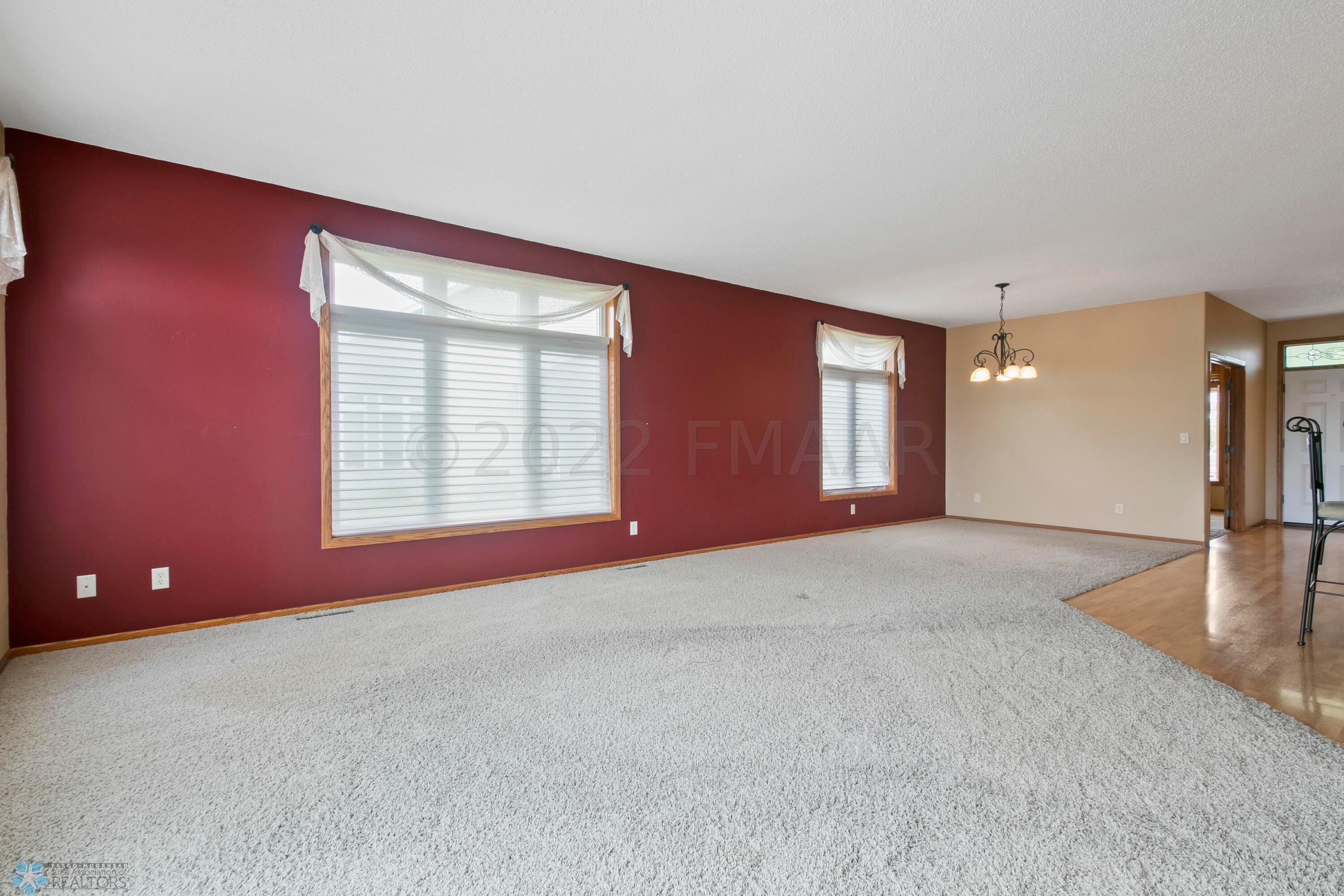 Living room/dining area