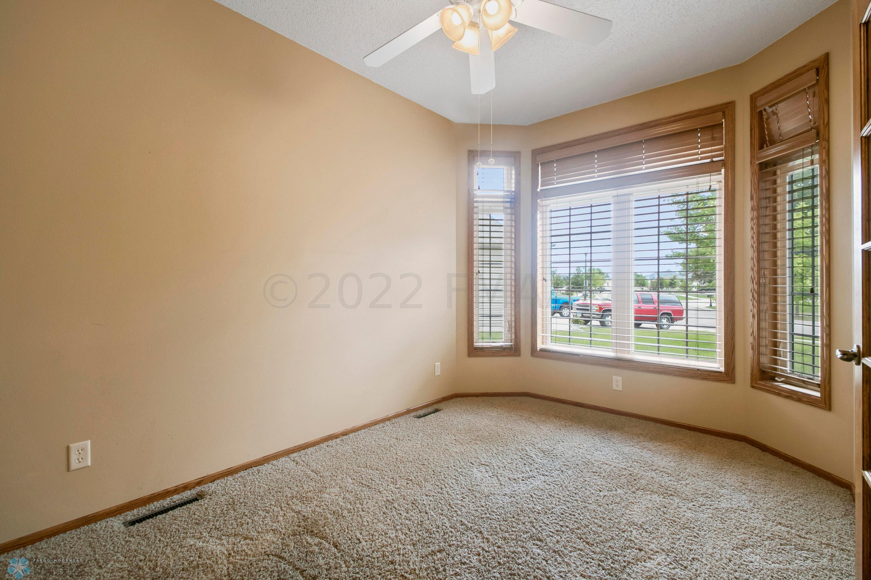 Bedroom/office/den