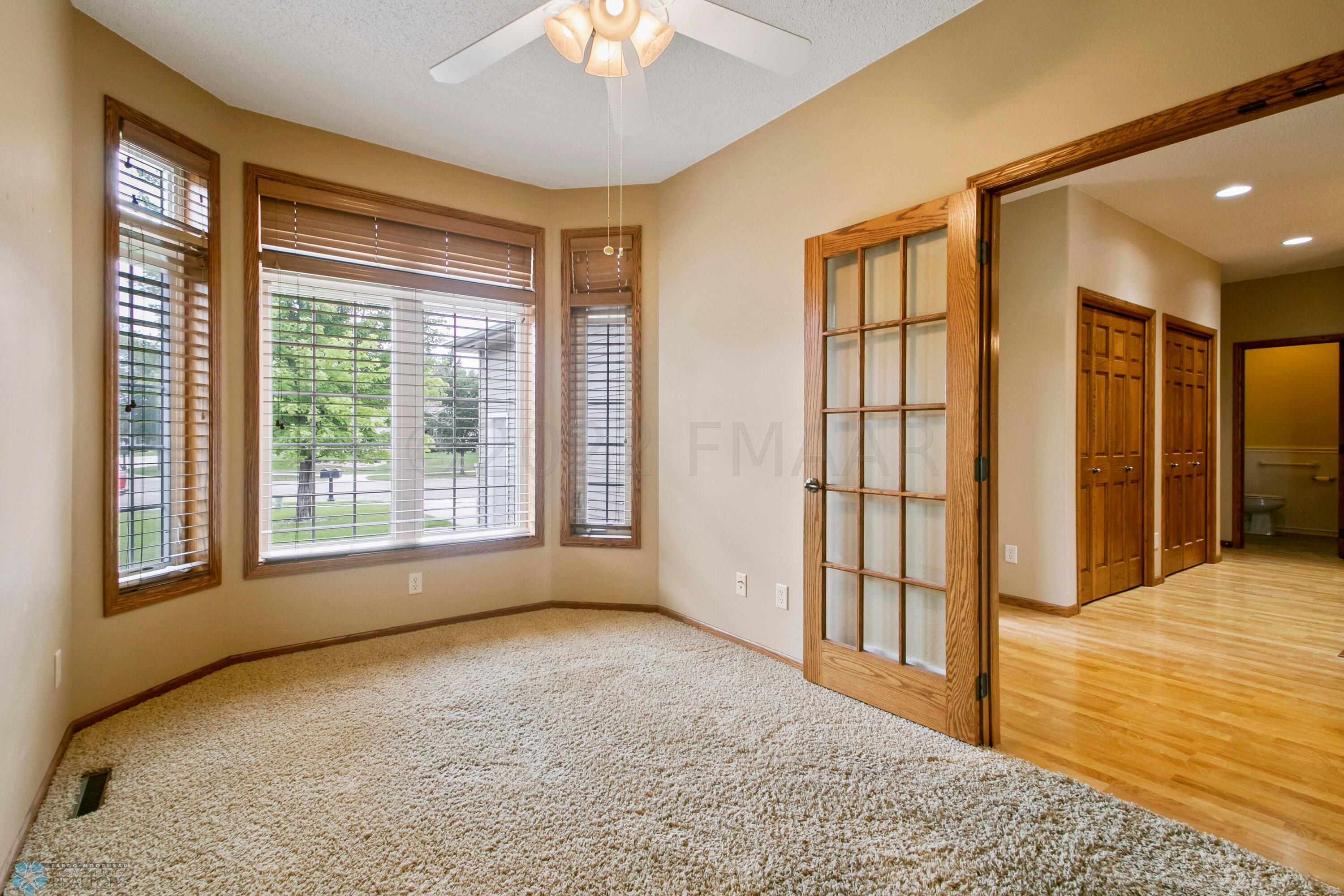Bedroom/office/den