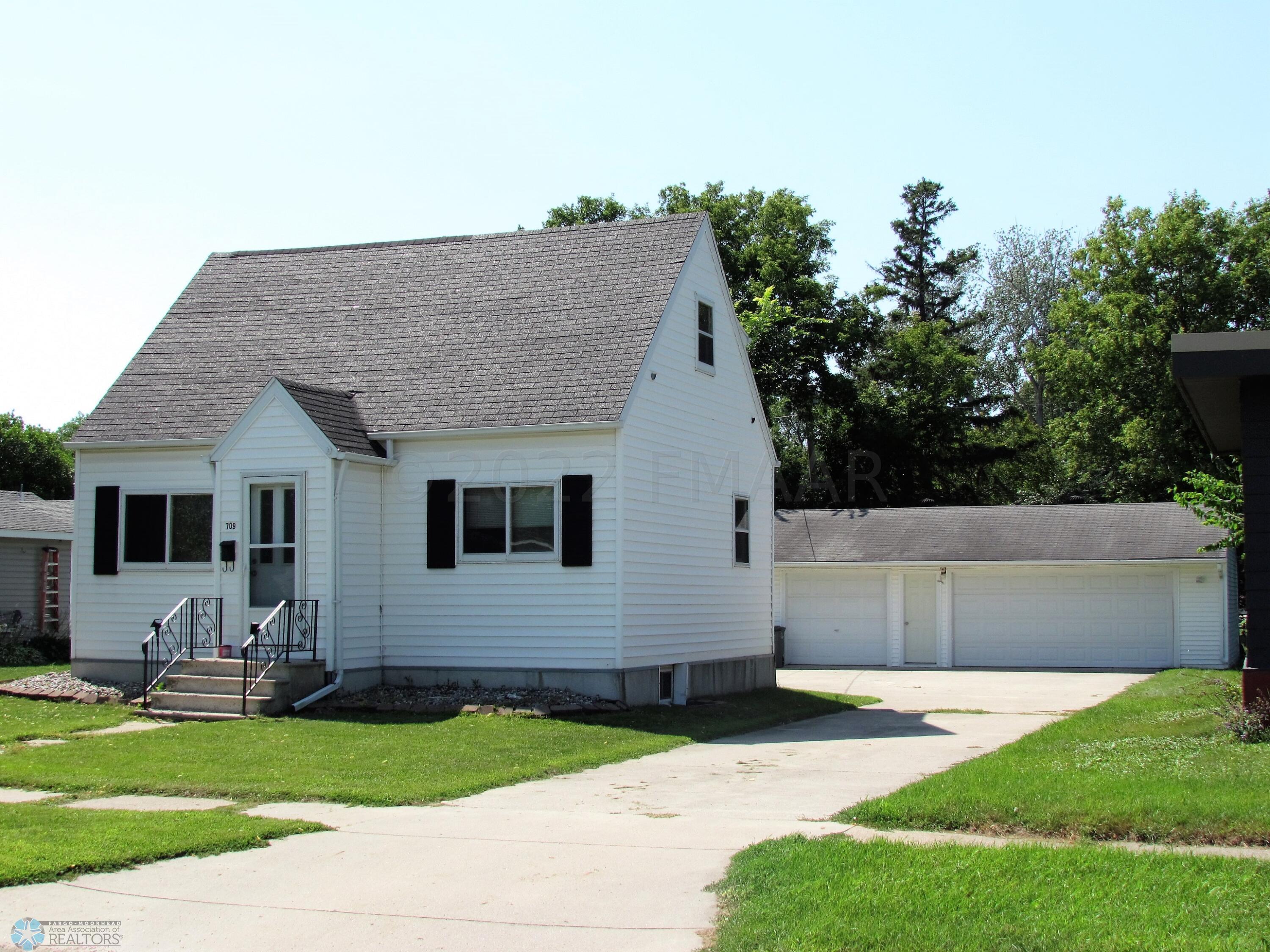 Welcome Home to 709 13th St N, Moorhead!
