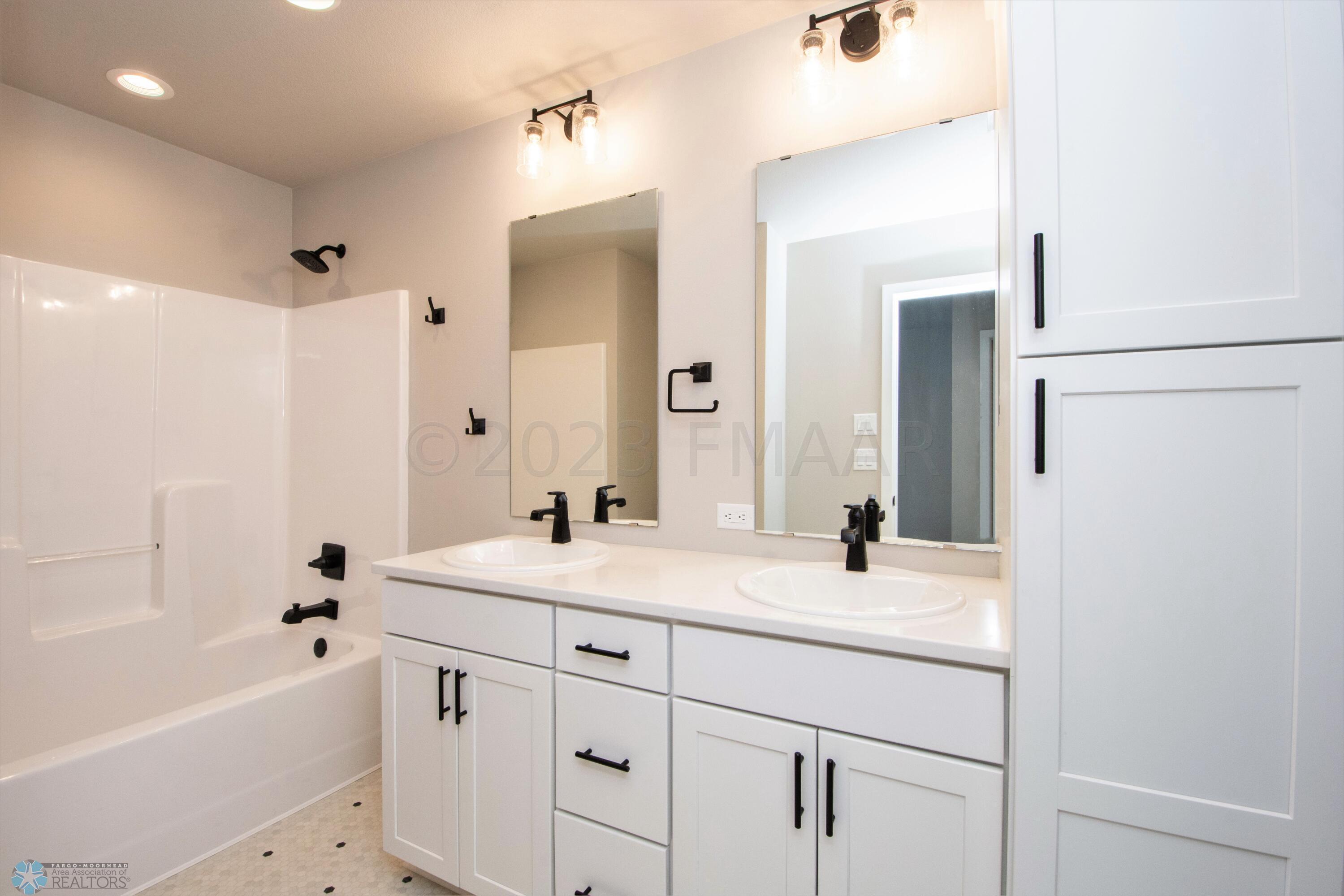 Upper Level Full Bathroom