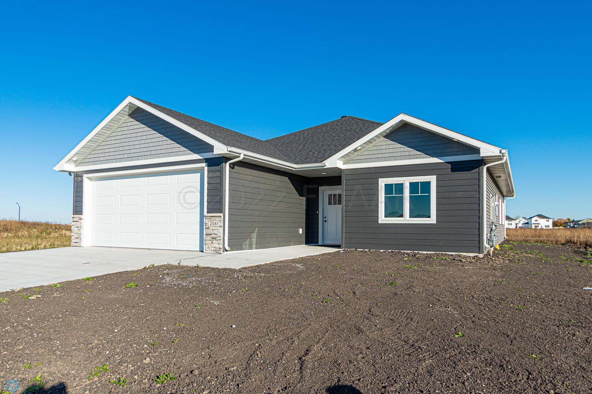 2561 69th Ave S, Fargo, ND 58104-39