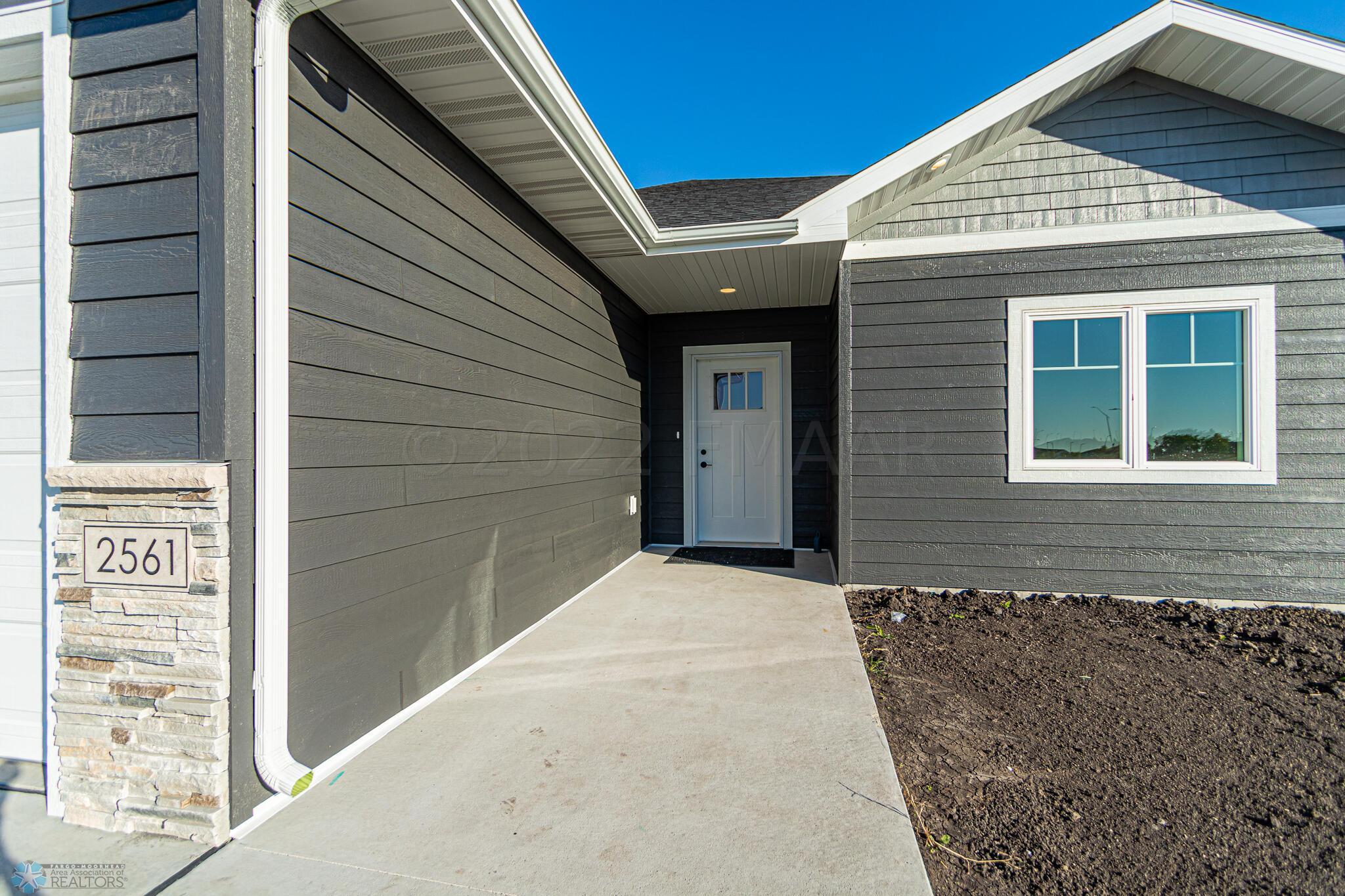 2561 69th Ave S, Fargo, ND 58104-38