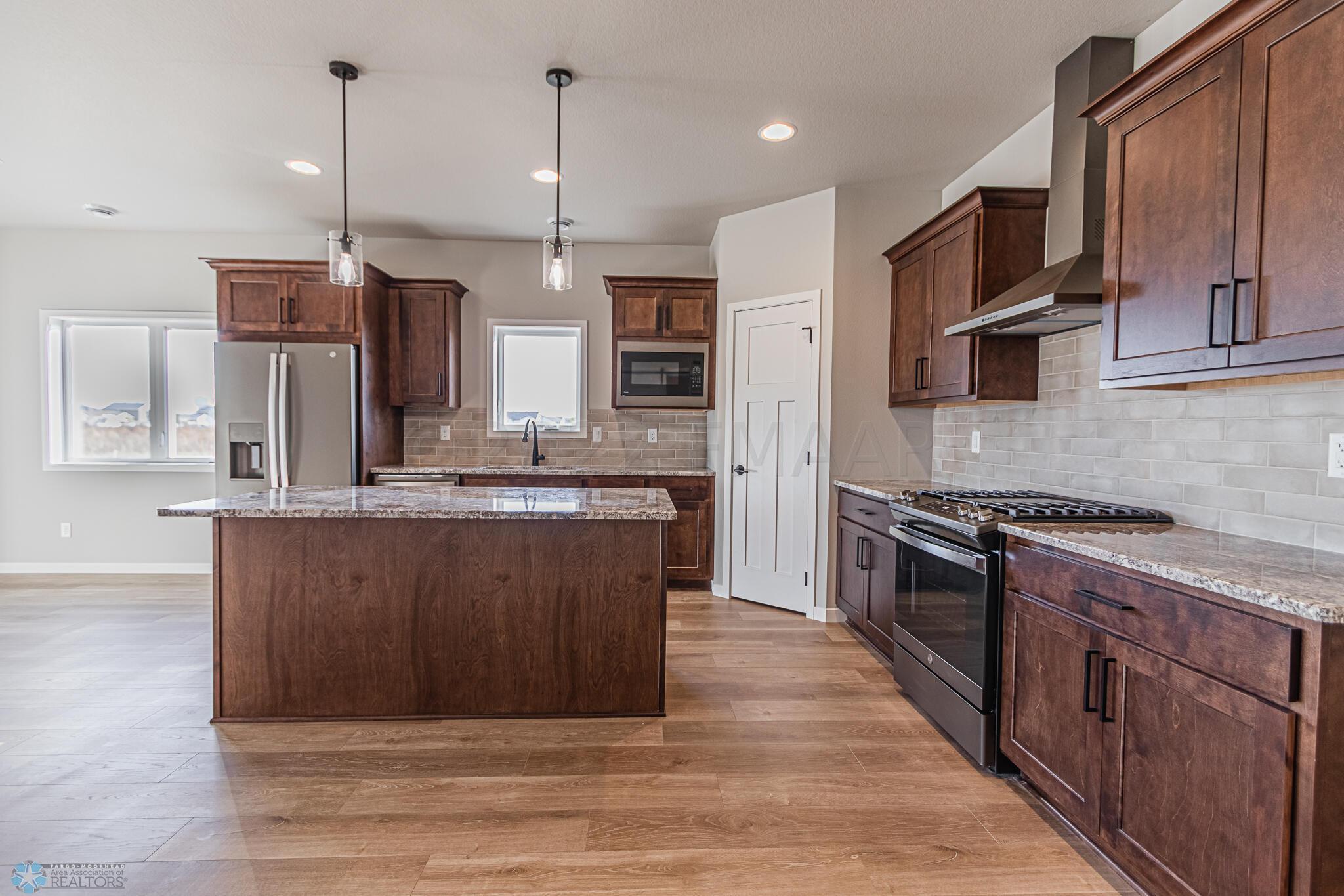 2561 69th Ave S, Fargo, ND 58104-33