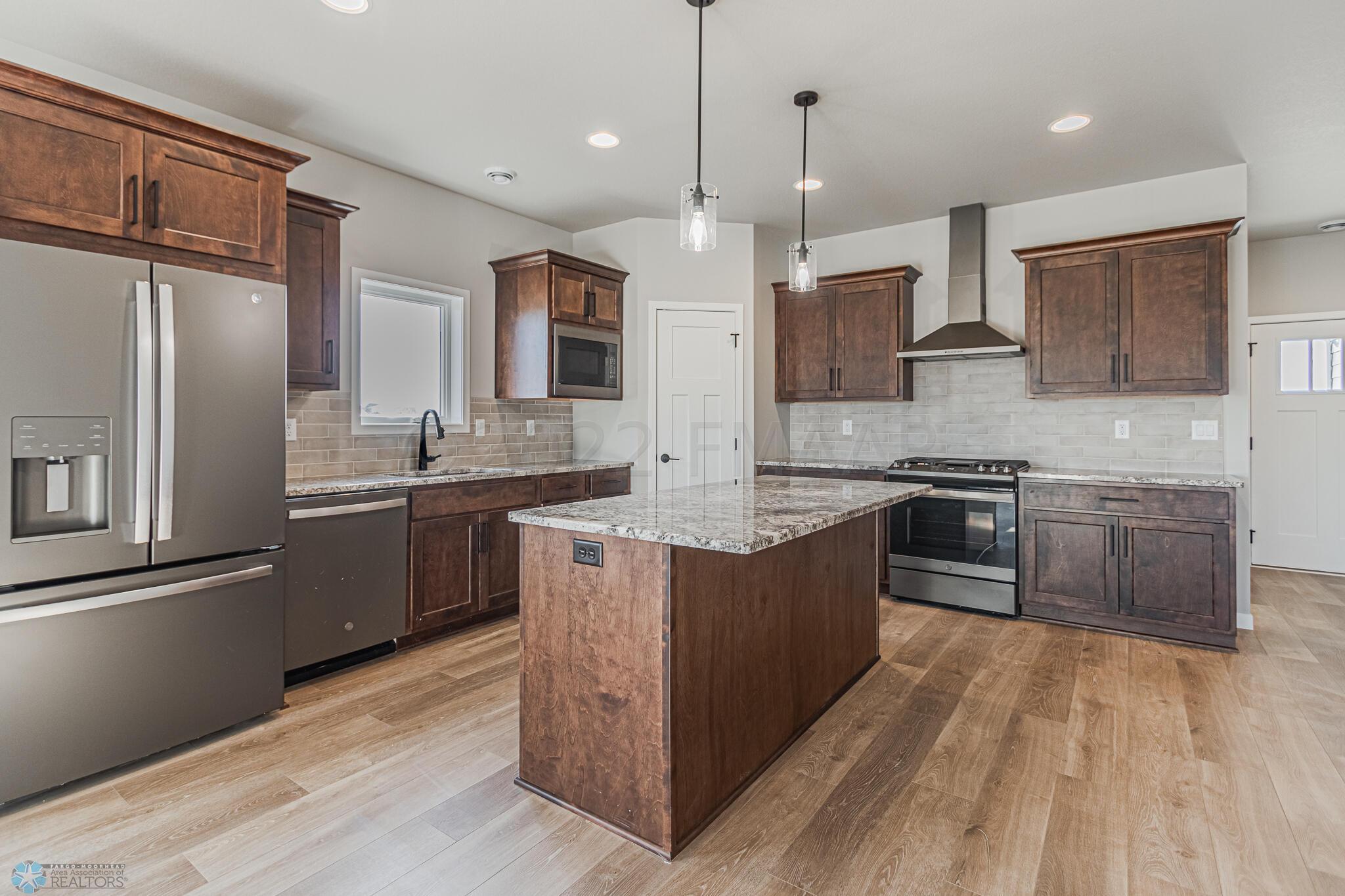 2561 69th Ave S, Fargo, ND 58104-23