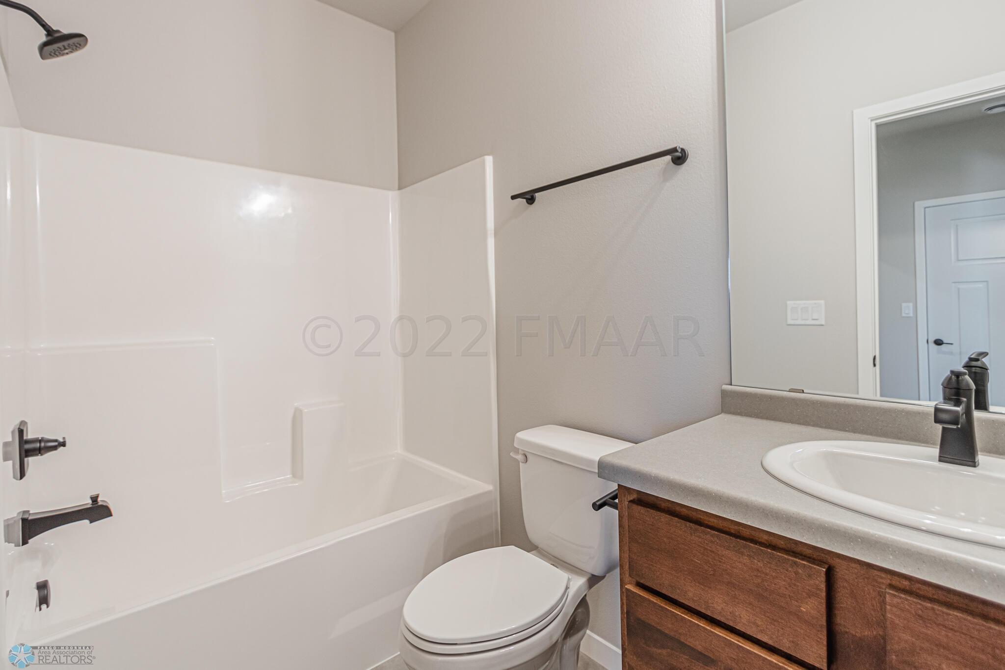 2561 69th Ave S, Fargo, ND 58104-17