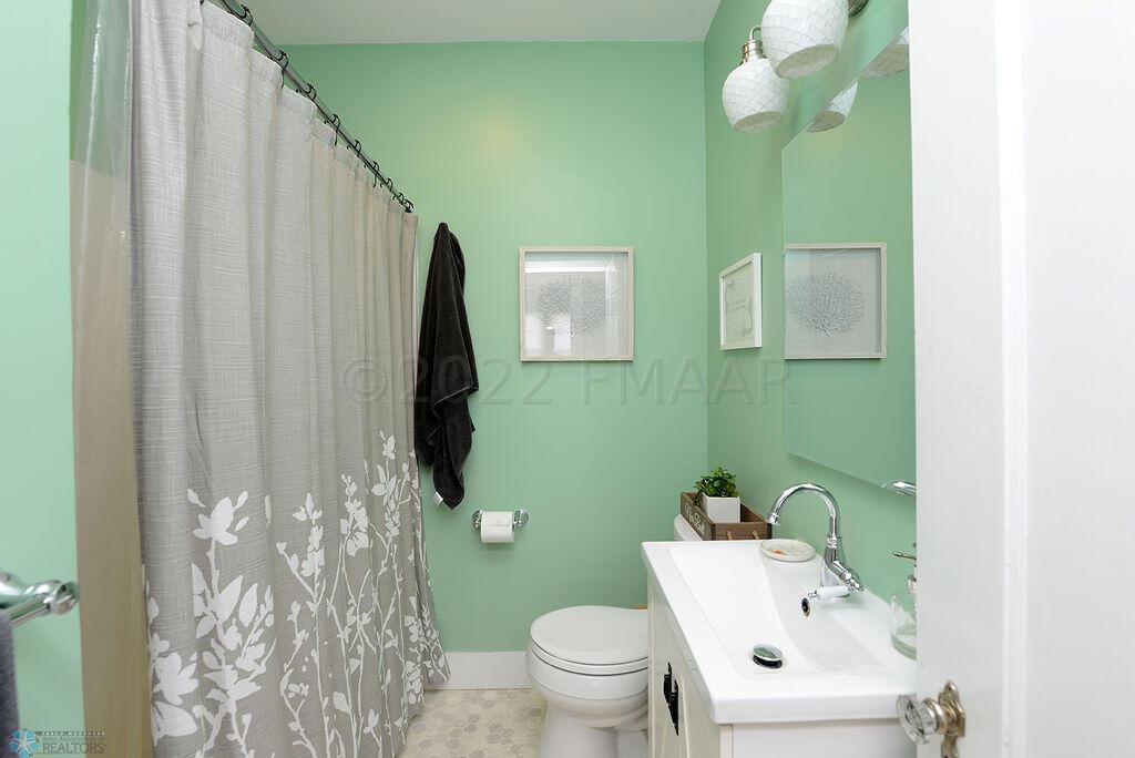 Updated Full Bath