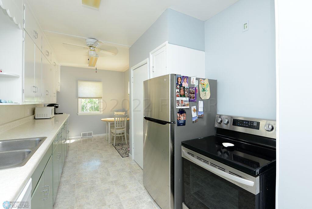Newer Stove & Refrigerator