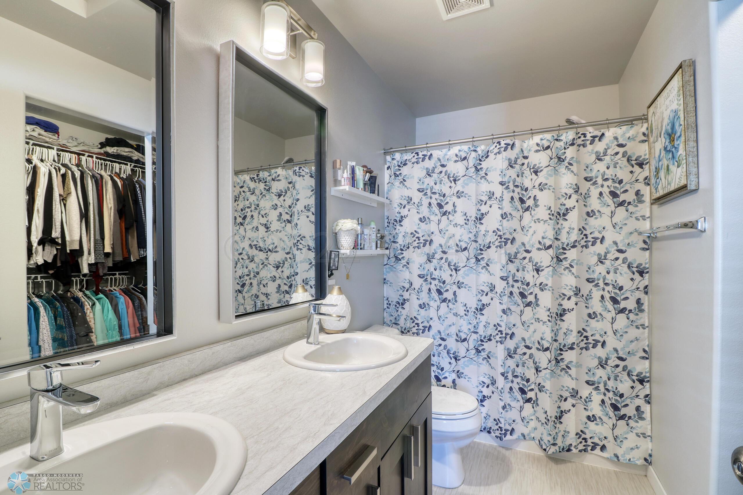 Master Bathroom1_1