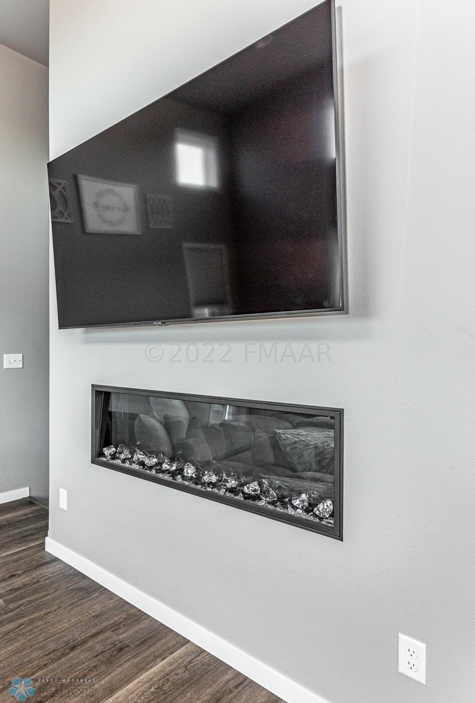 Living Room/Fireplace