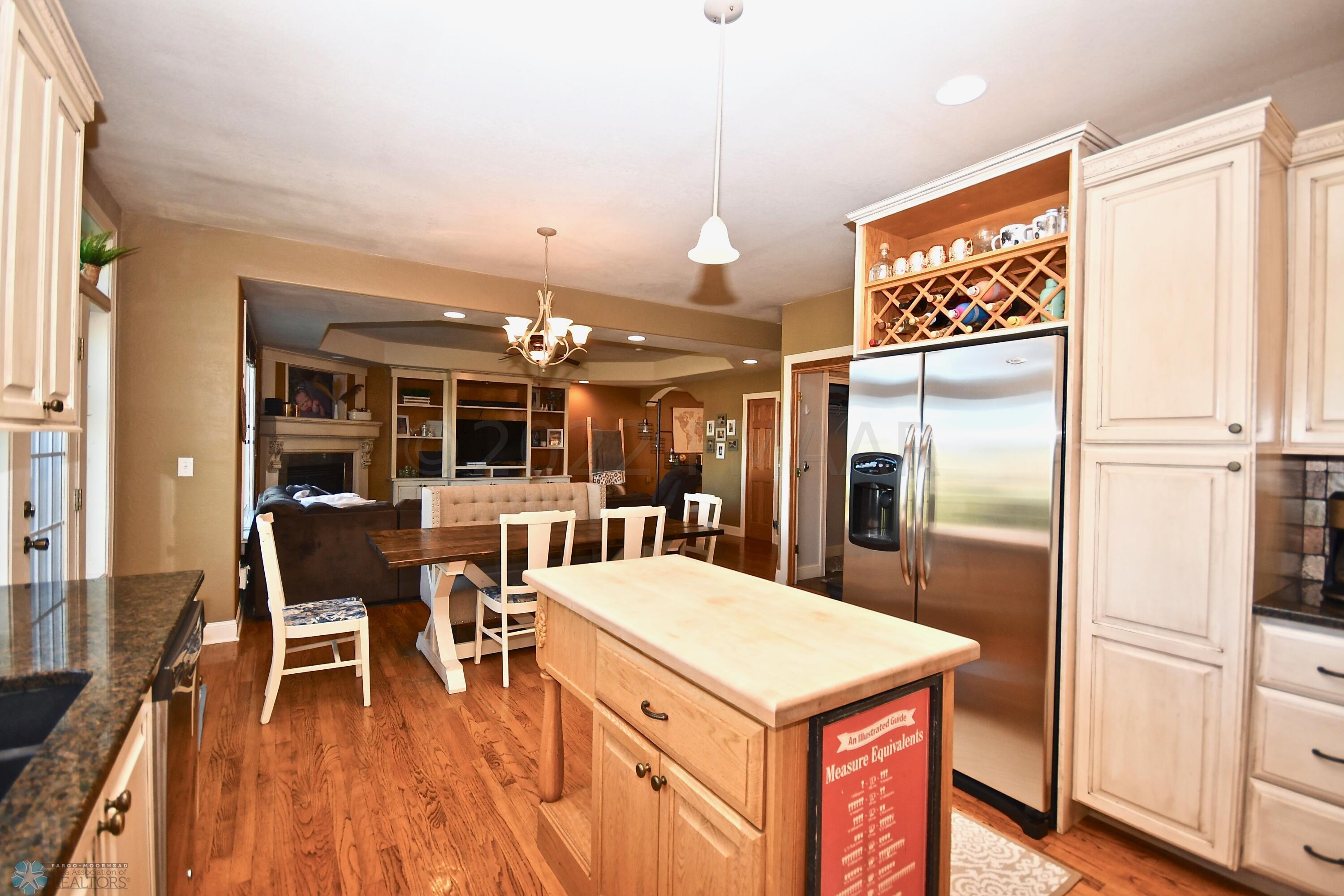 Kitchen/Dining 2