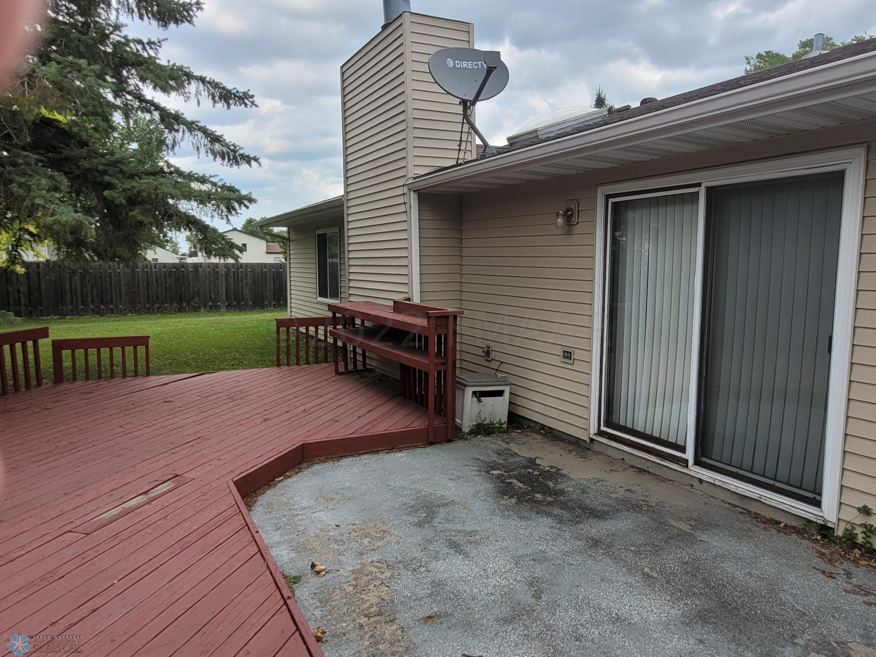 SIDE YARD