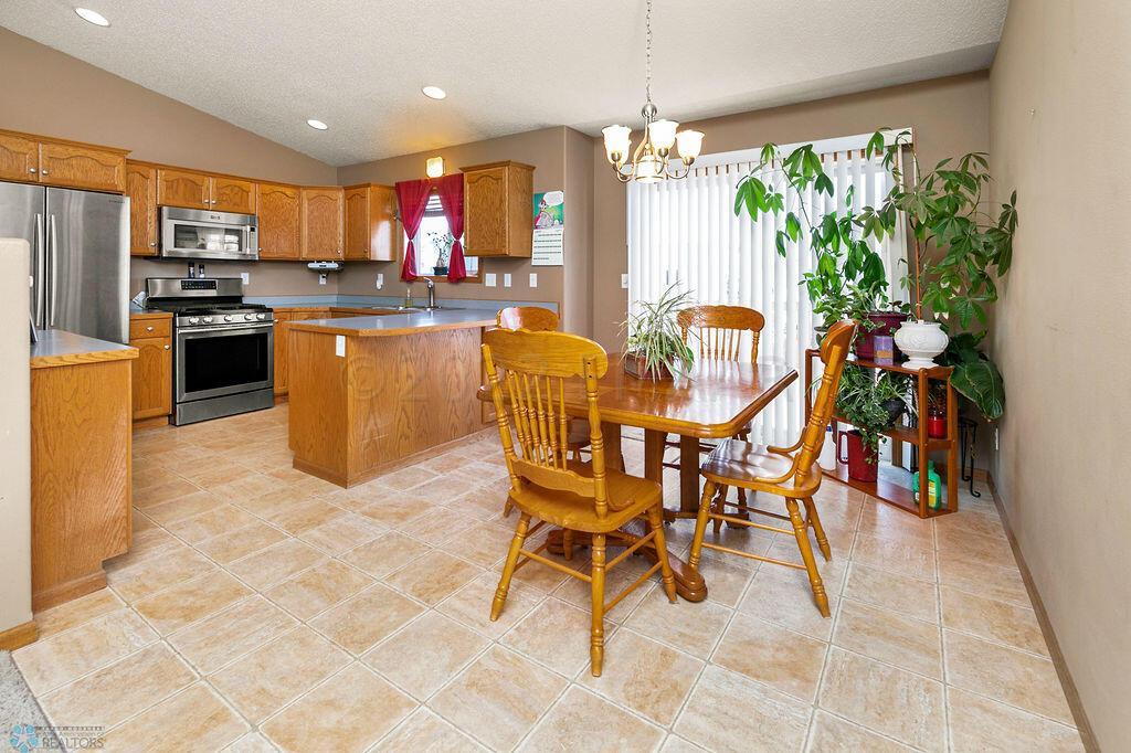 Dining Area & Kitchen