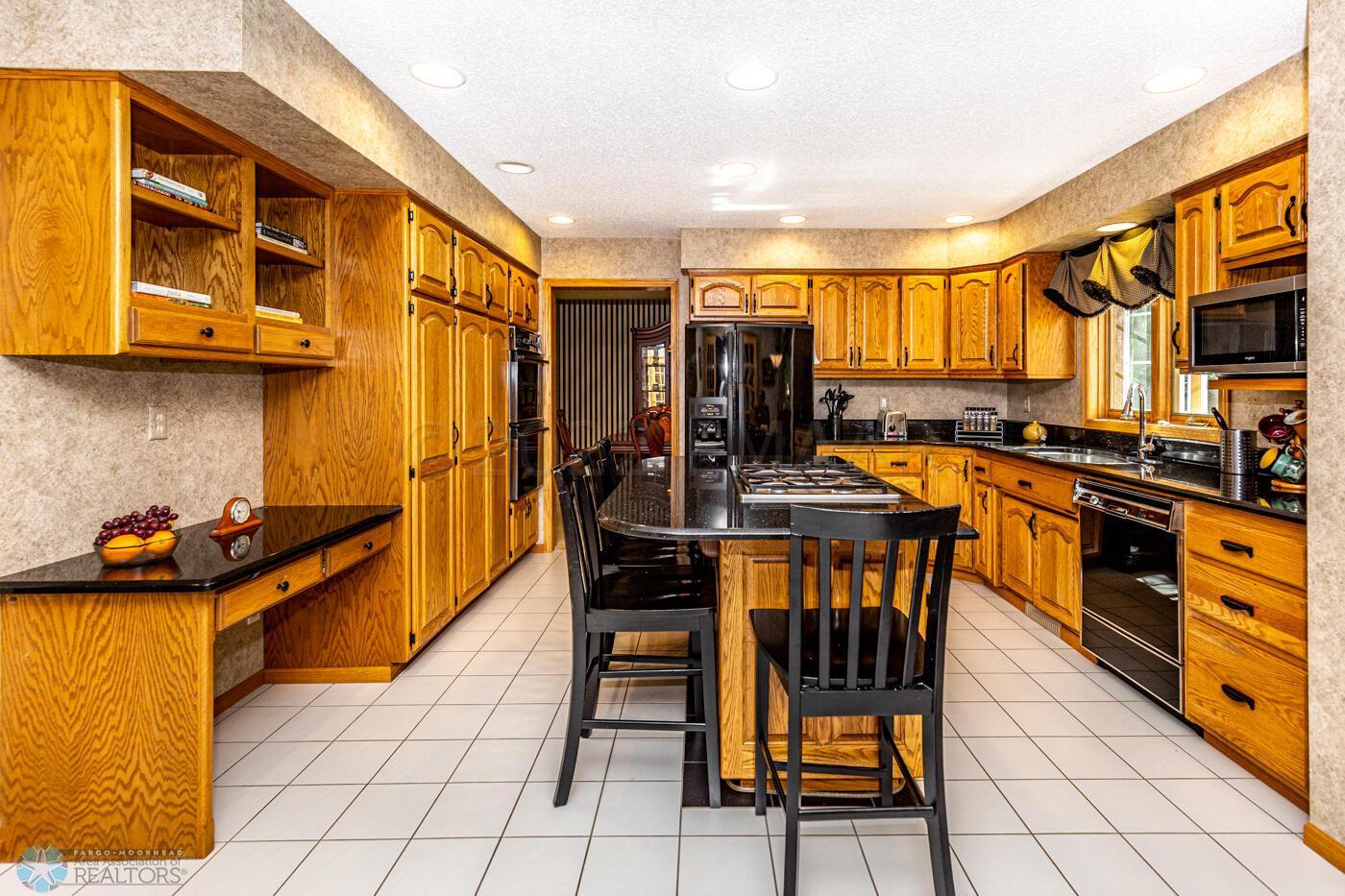 Kitchen w/Island