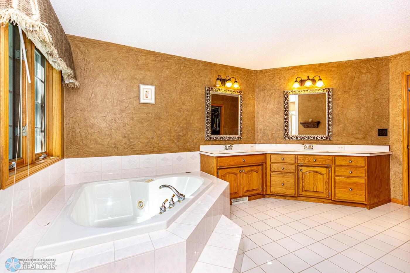 Owners' Suite Bath