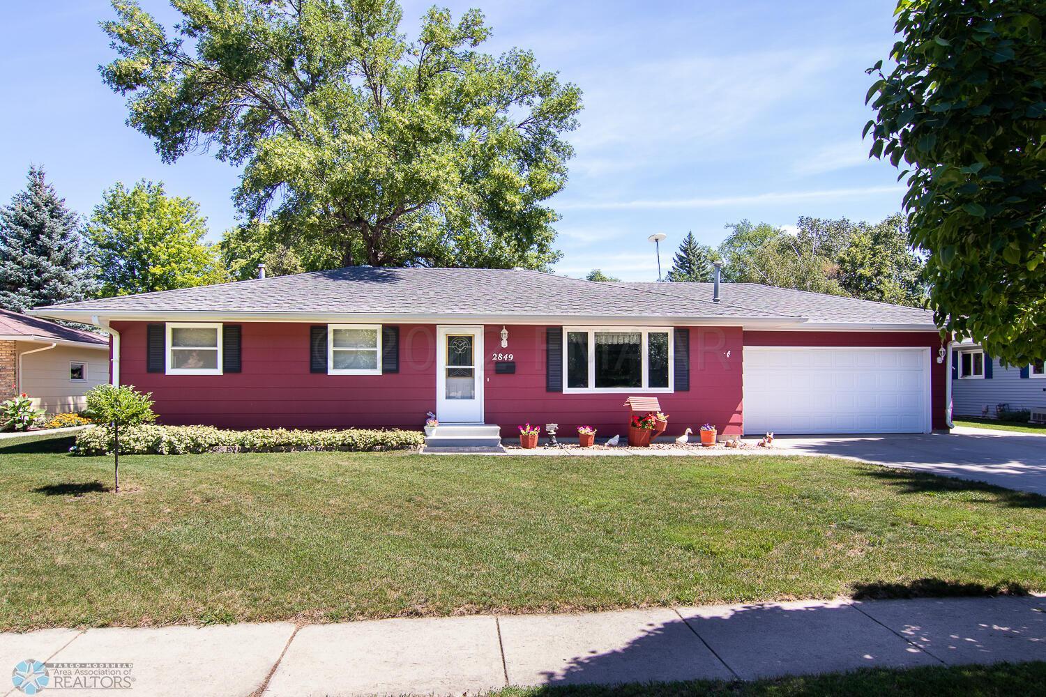 2849 Elm St N