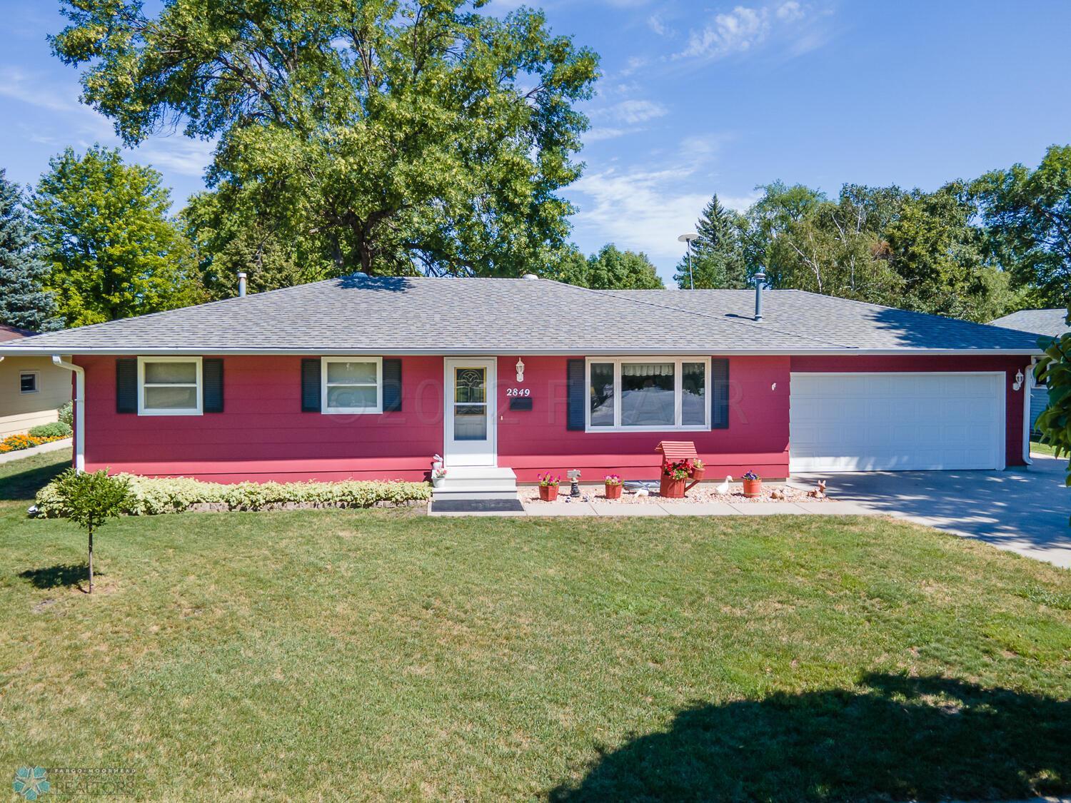 2849 Elm St N