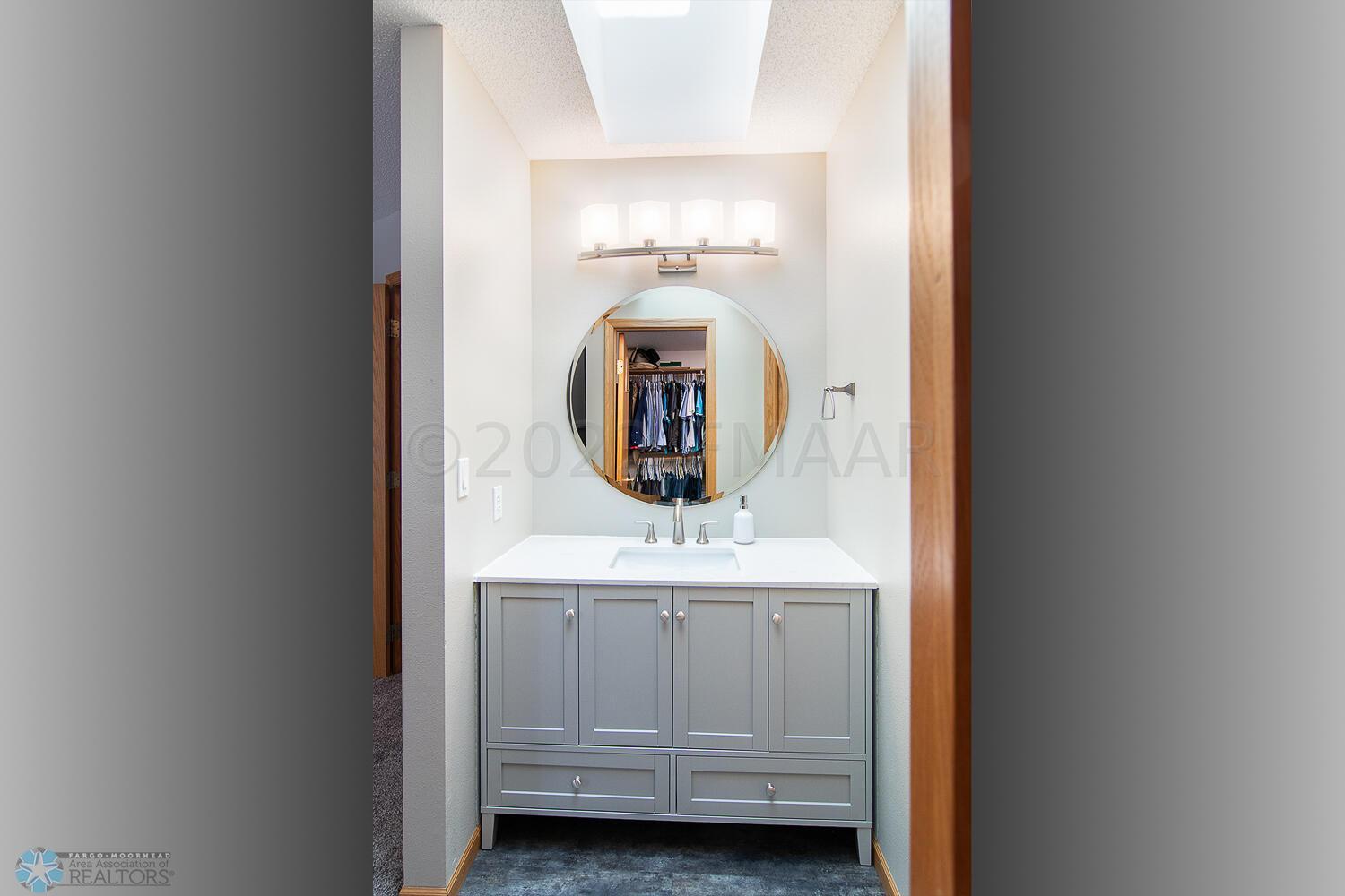 Master Vanity