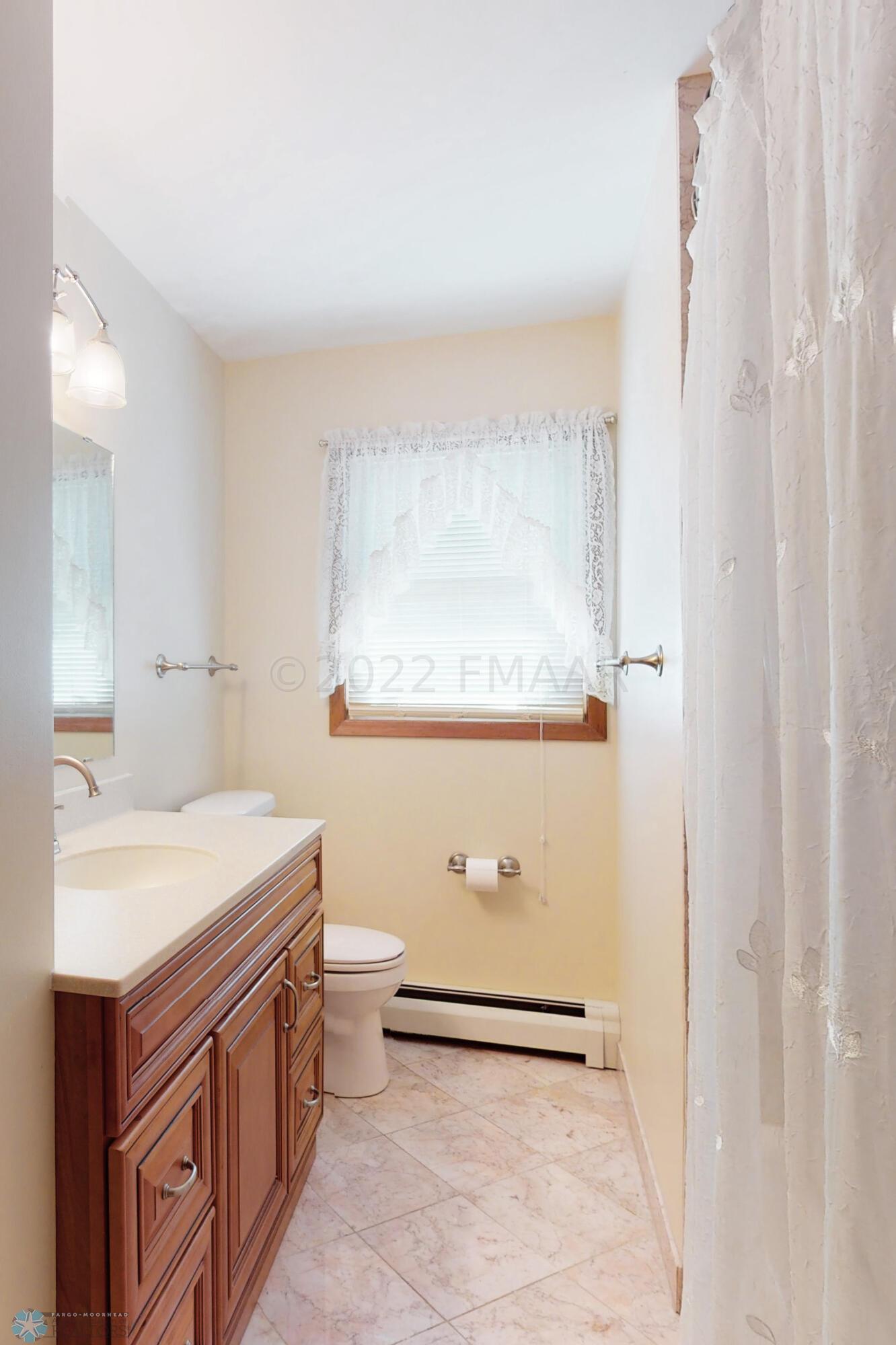 Main floor full bathroom